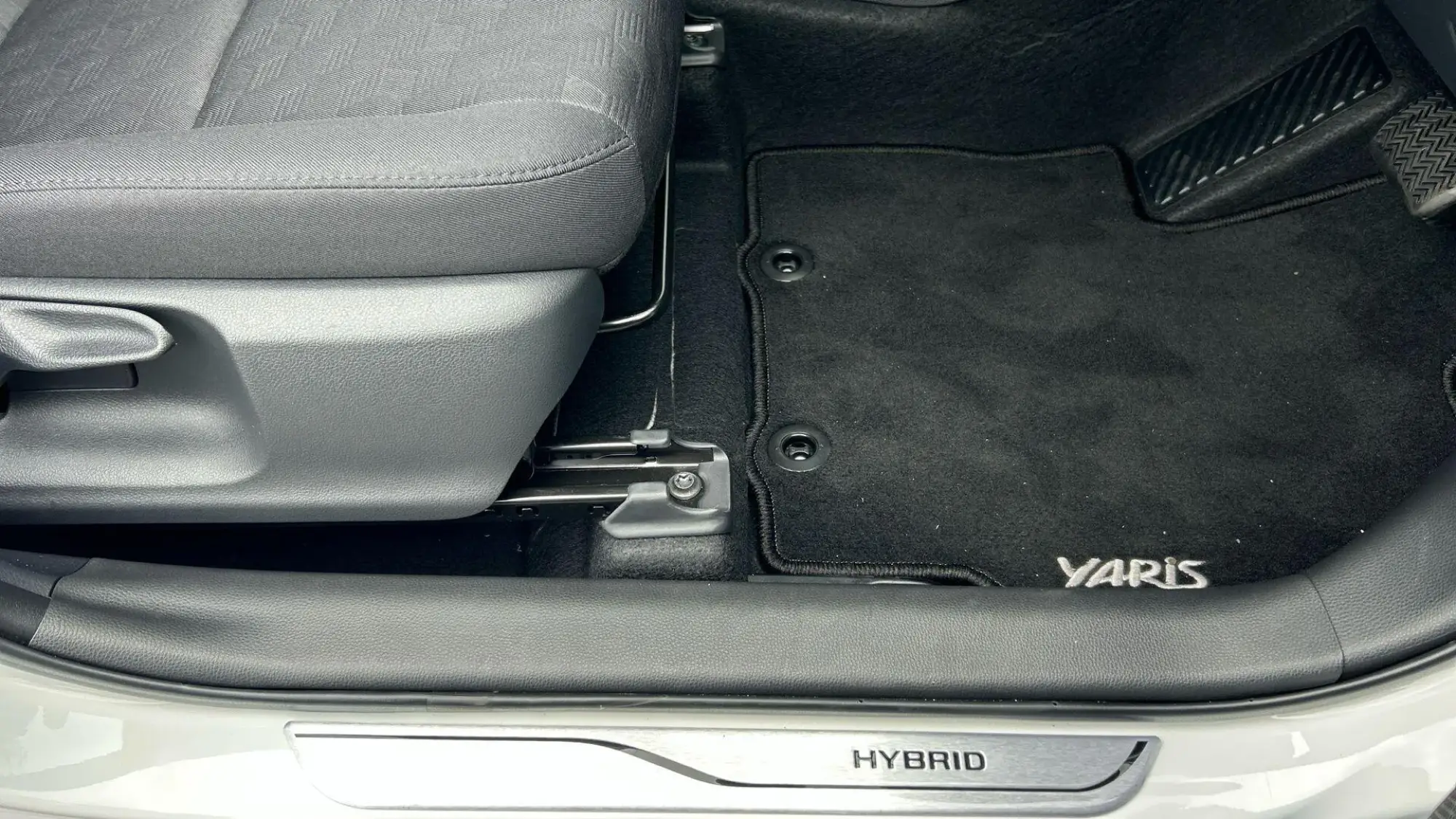 Toyota Yaris Hybrid Image 36