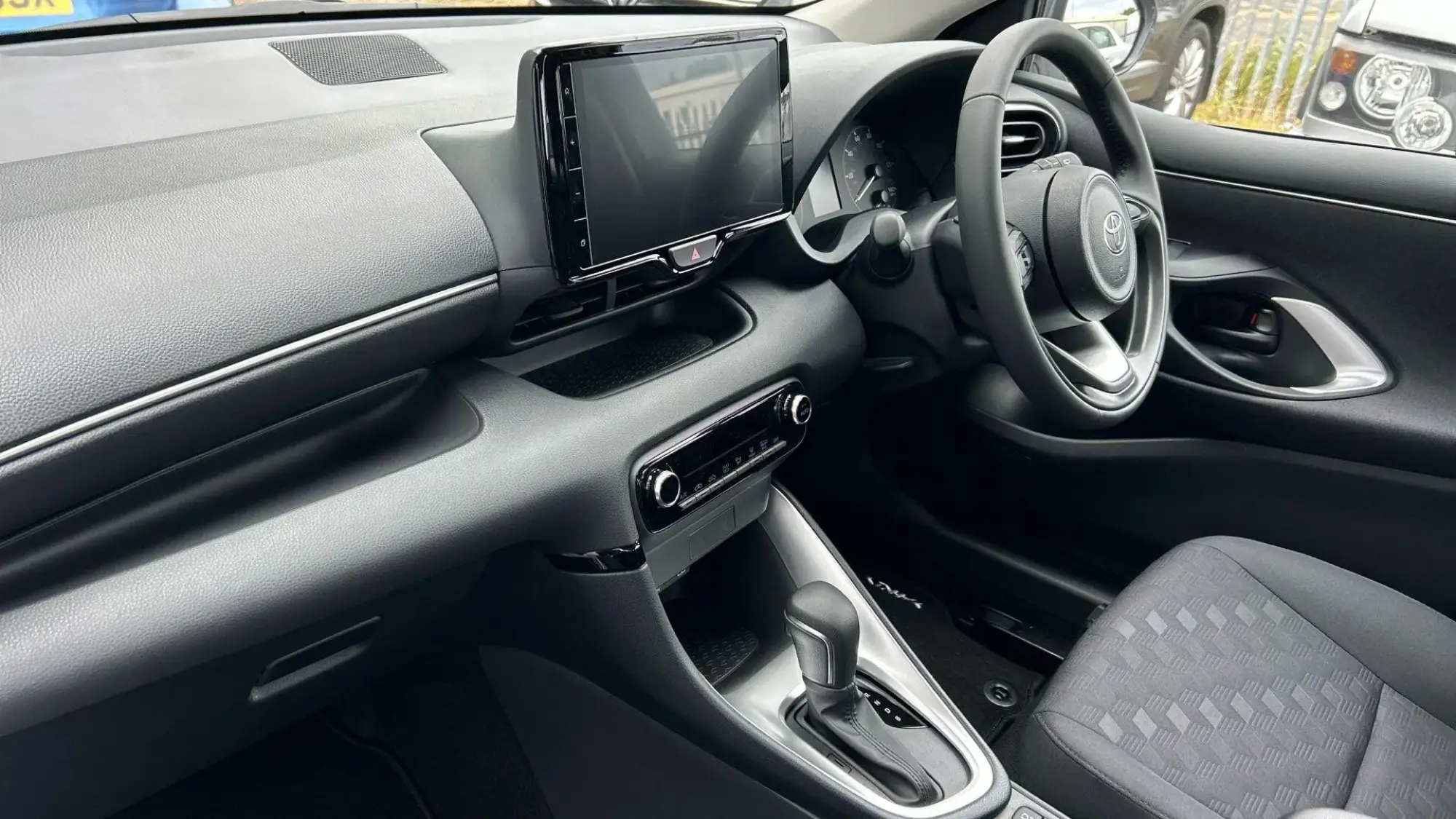 Toyota Yaris Hybrid Image 37
