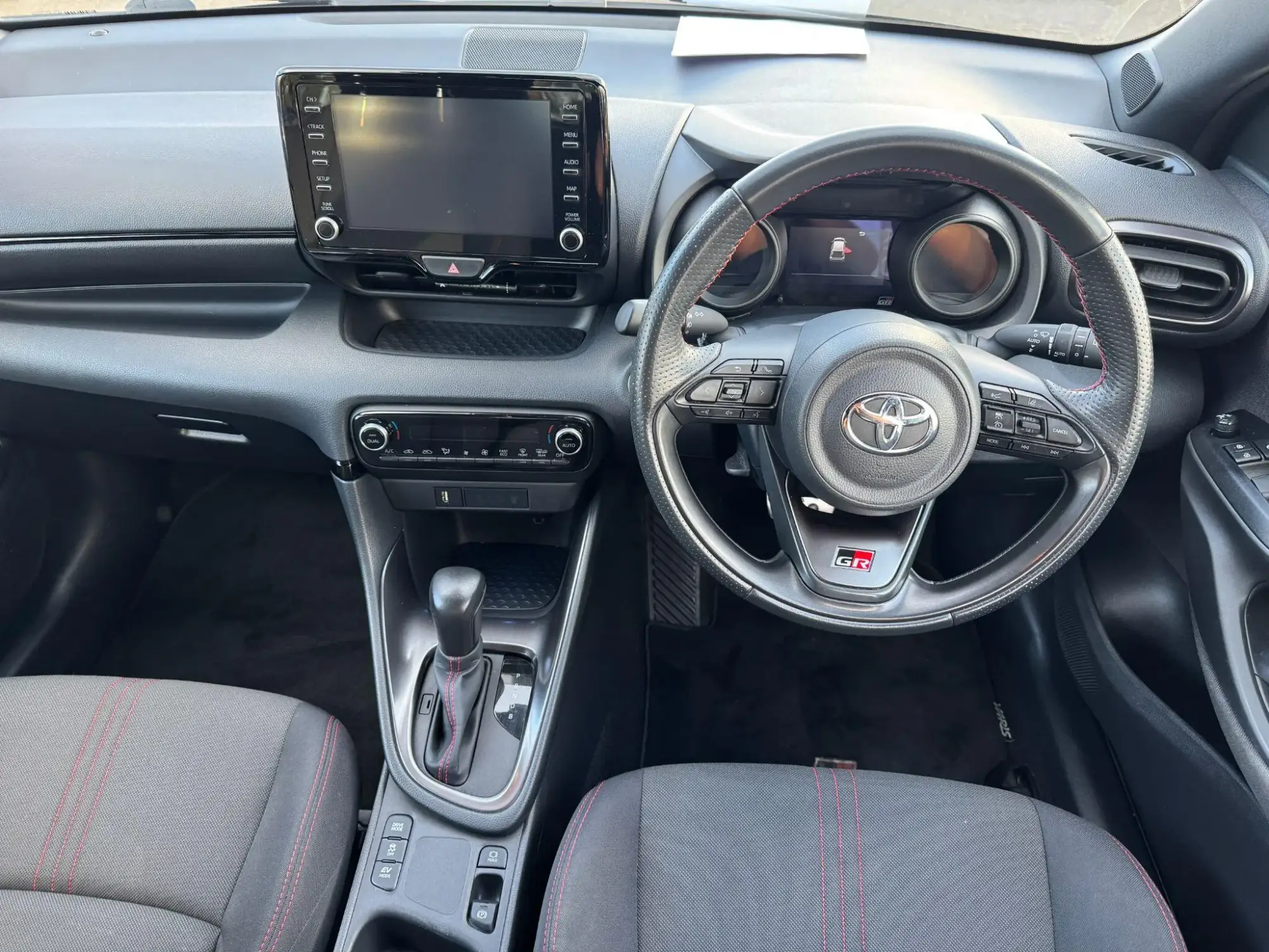 Toyota Yaris Hybrid Image 14 Toyota Yaris Hybrid Image 14