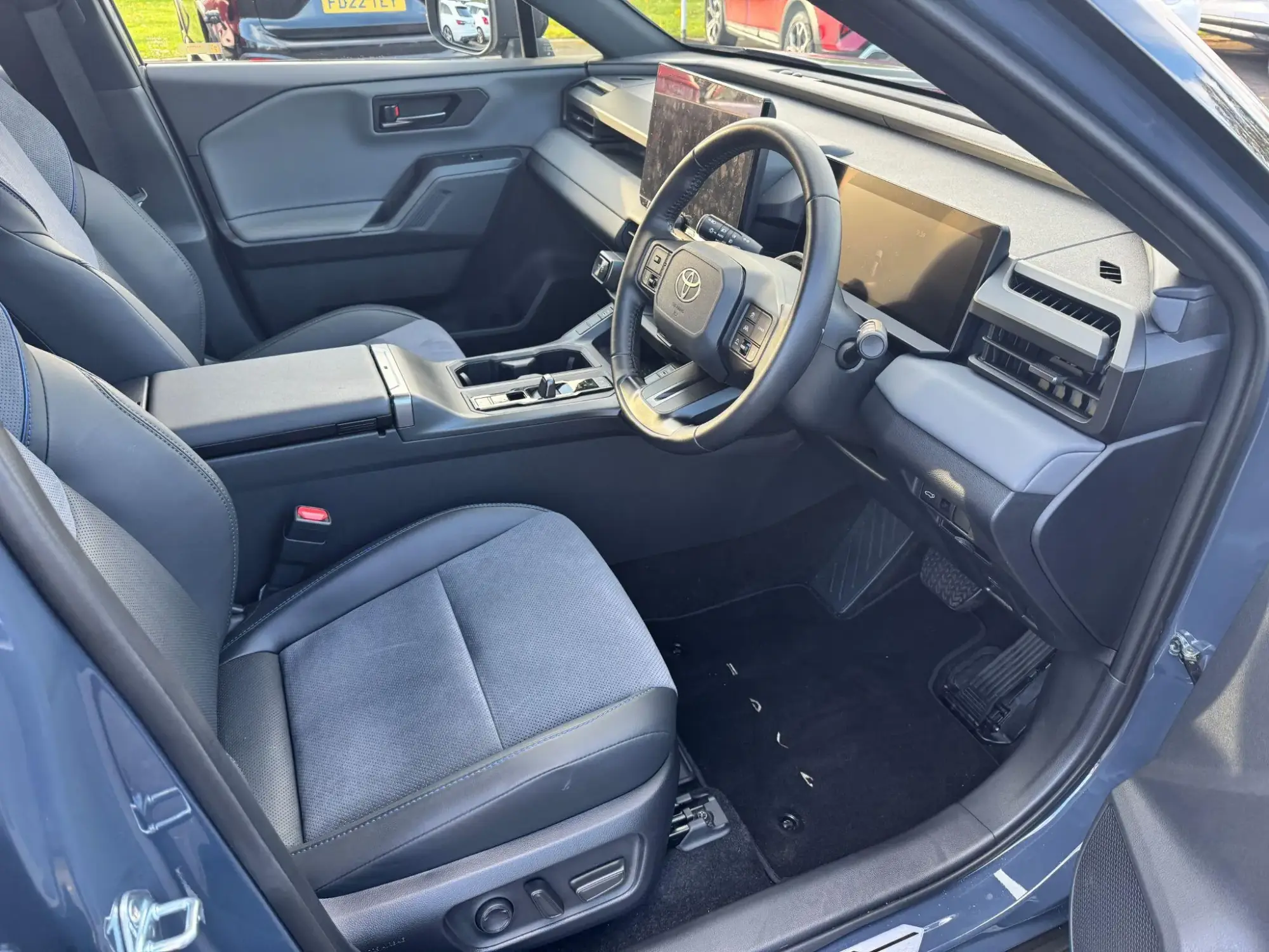 Toyota RAV4 Image 11