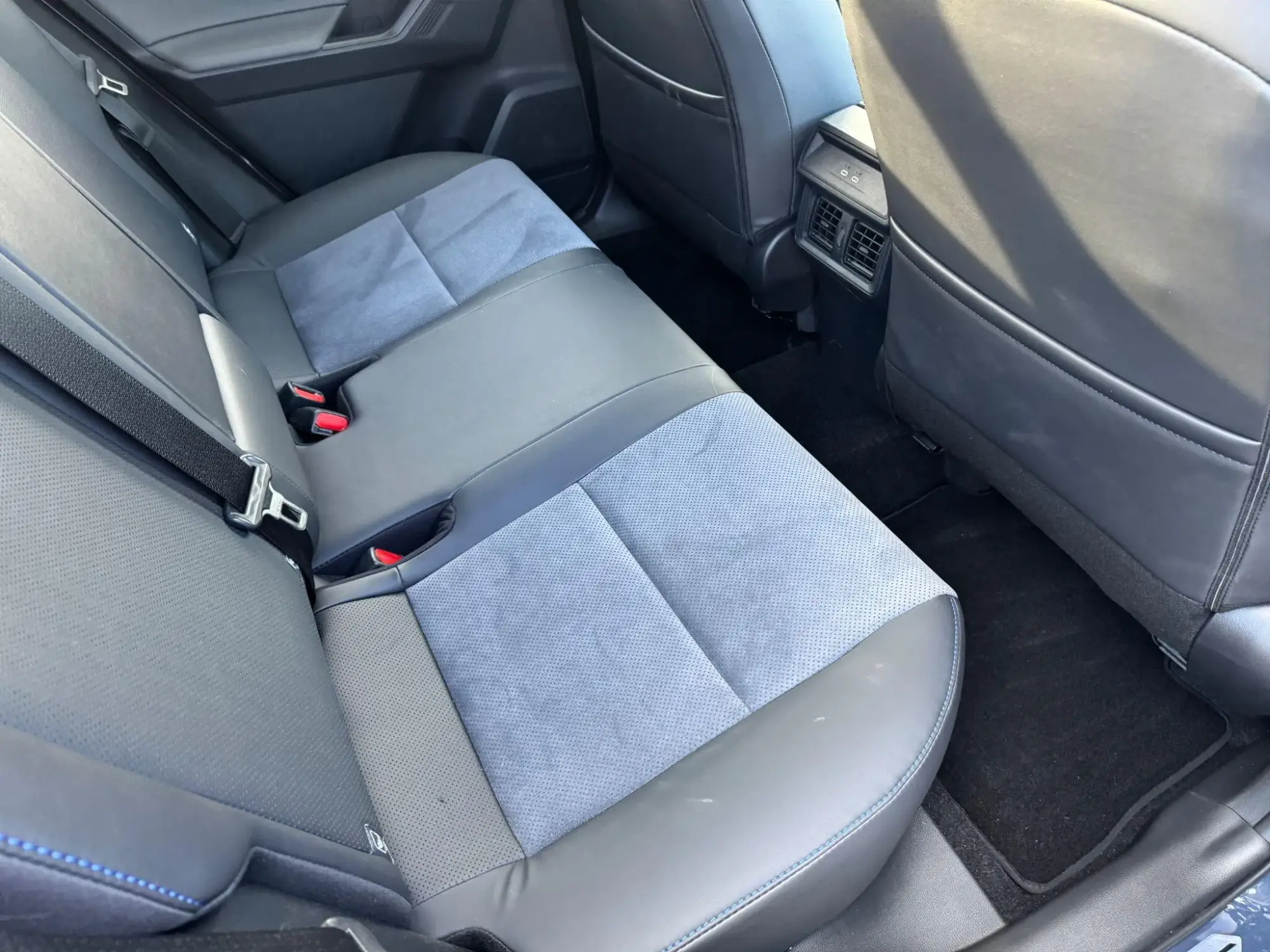 Toyota RAV4 Image 12