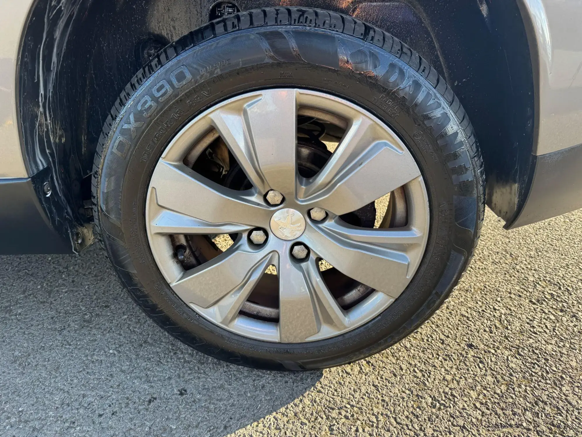 Peugeot 2008 Image 9