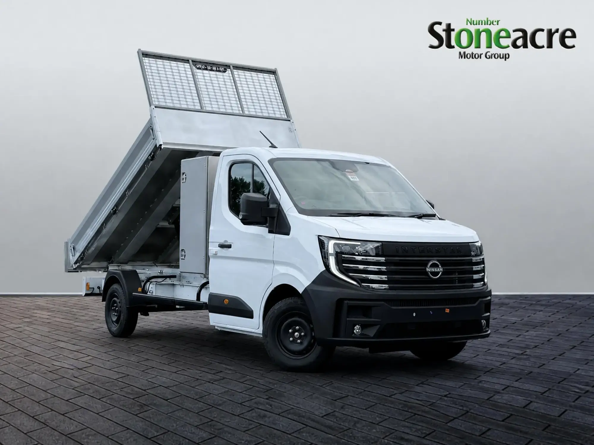 Nissan Interstar Image 1