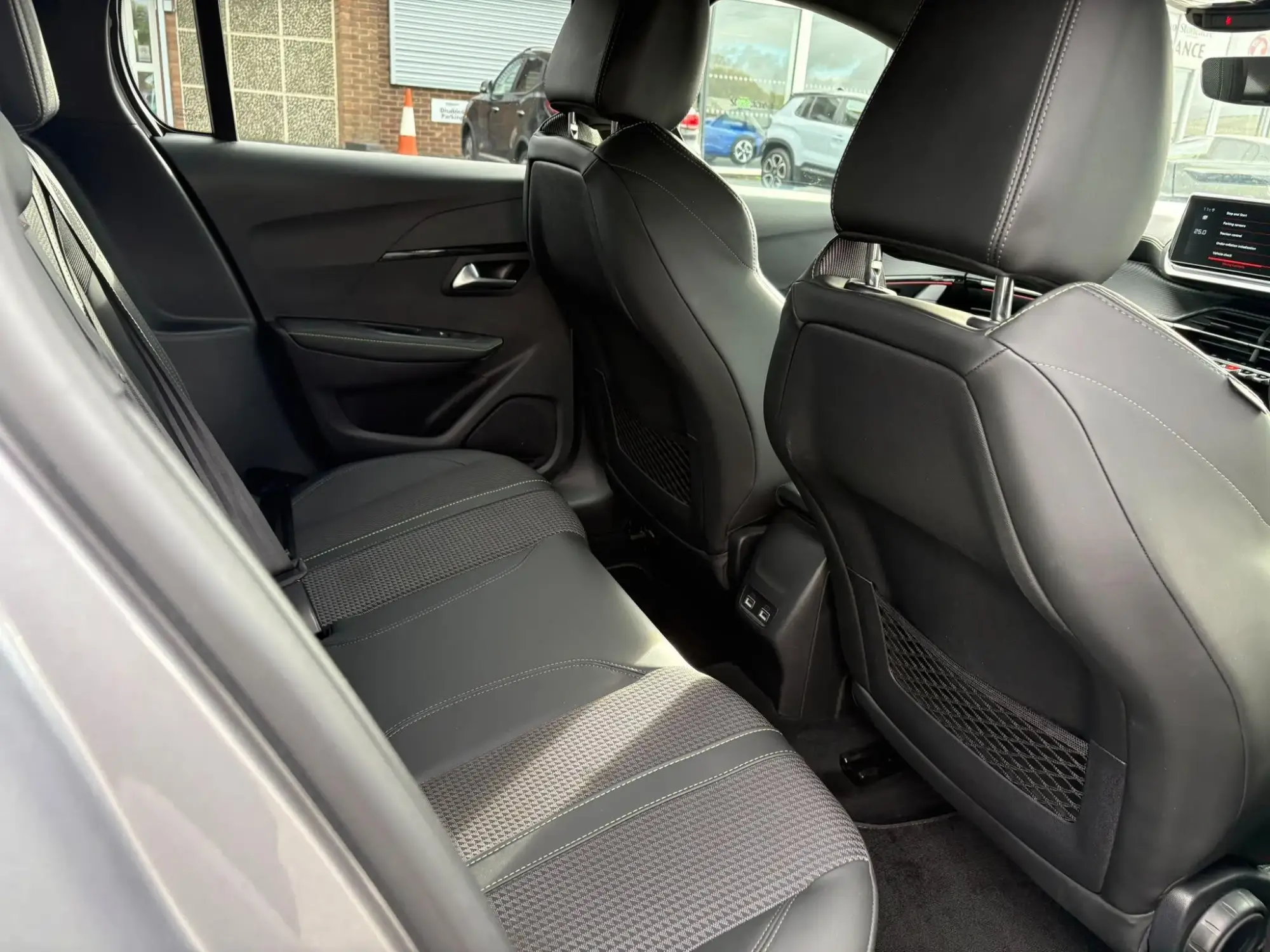 Peugeot 208 Image 12 Peugeot 208 Image 12