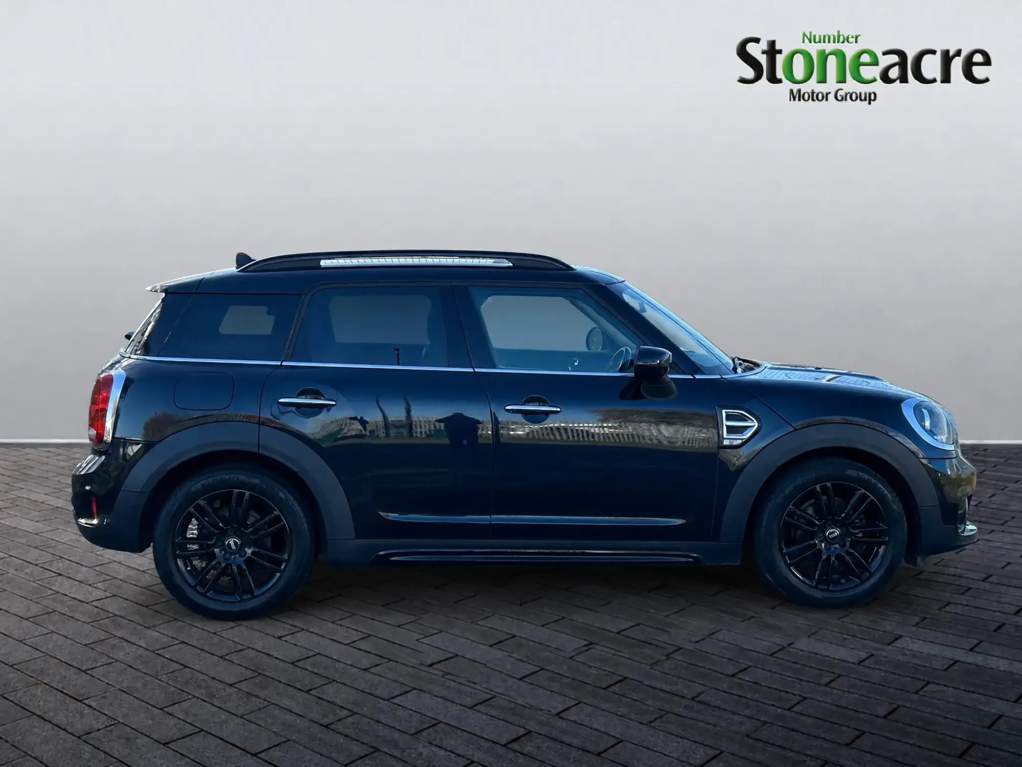 MINI Countryman 1.5 Cooper Exclusive Steptronic Euro 6 (s/s) 5dr TK20DOM Image 2 MINI Countryman 1.5 Cooper Exclusive Steptronic Euro 6 (s/s) 5dr TK20DOM Image 2