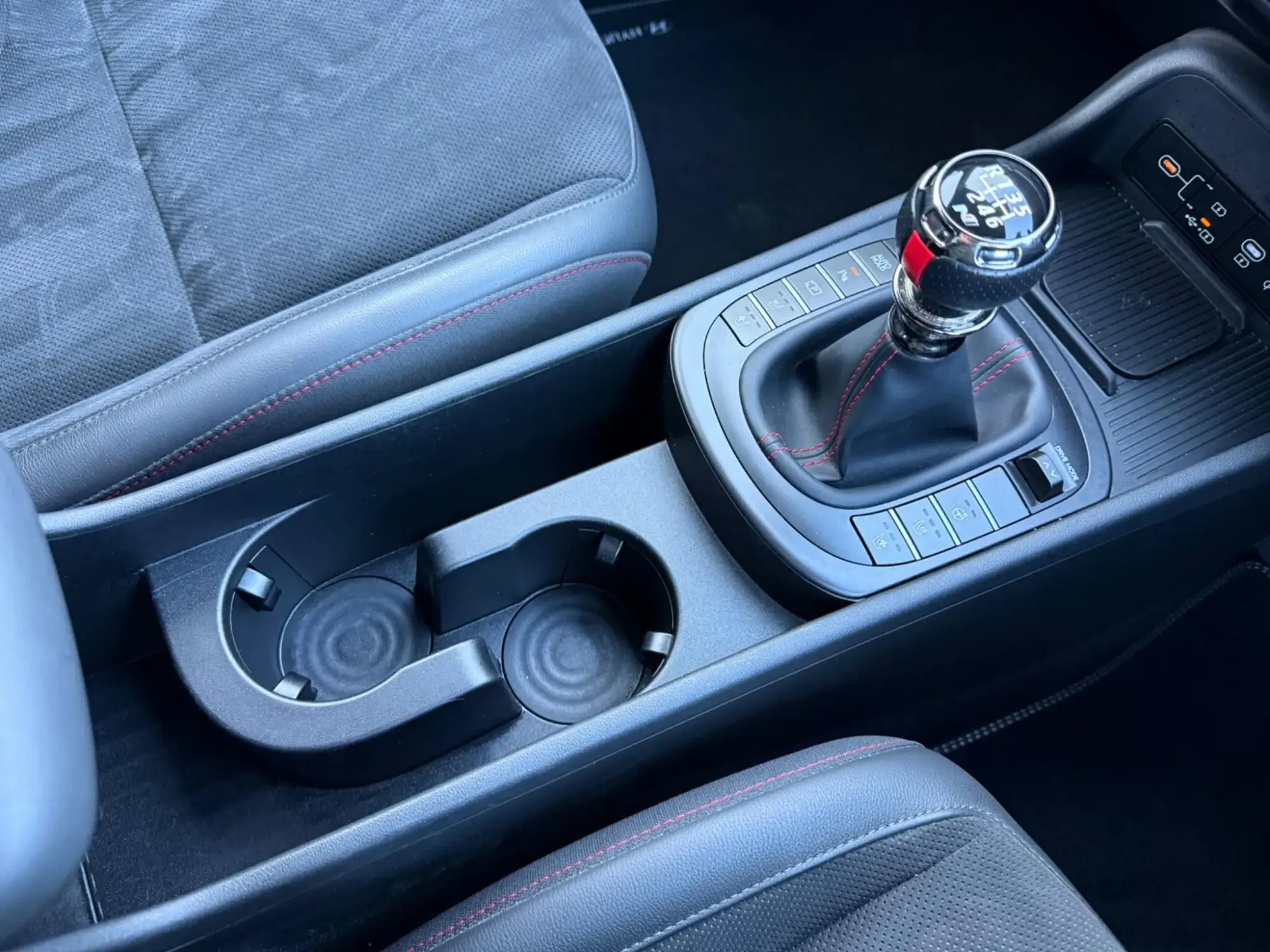 Hyundai KONA Image 32