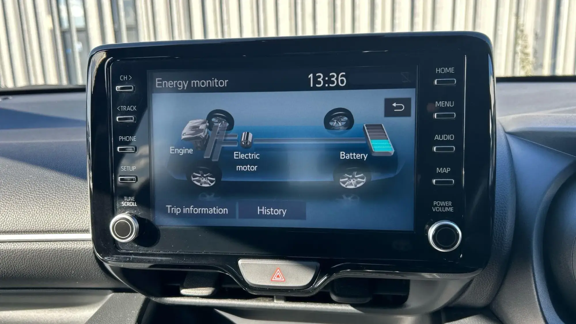 Toyota Yaris Hybrid Image 18