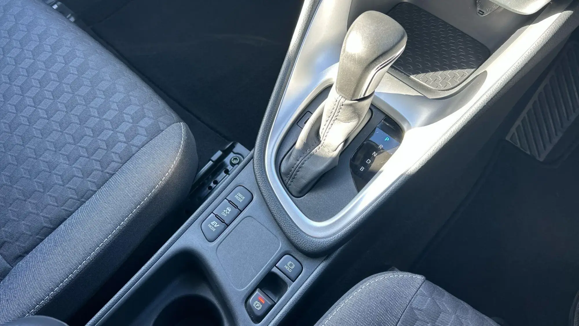 Toyota Yaris Hybrid Image 26