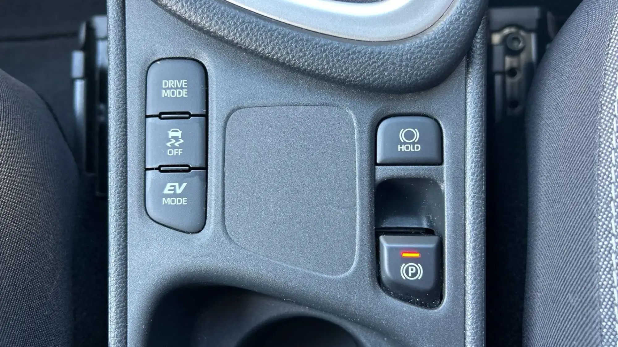 Toyota Yaris Hybrid Image 27