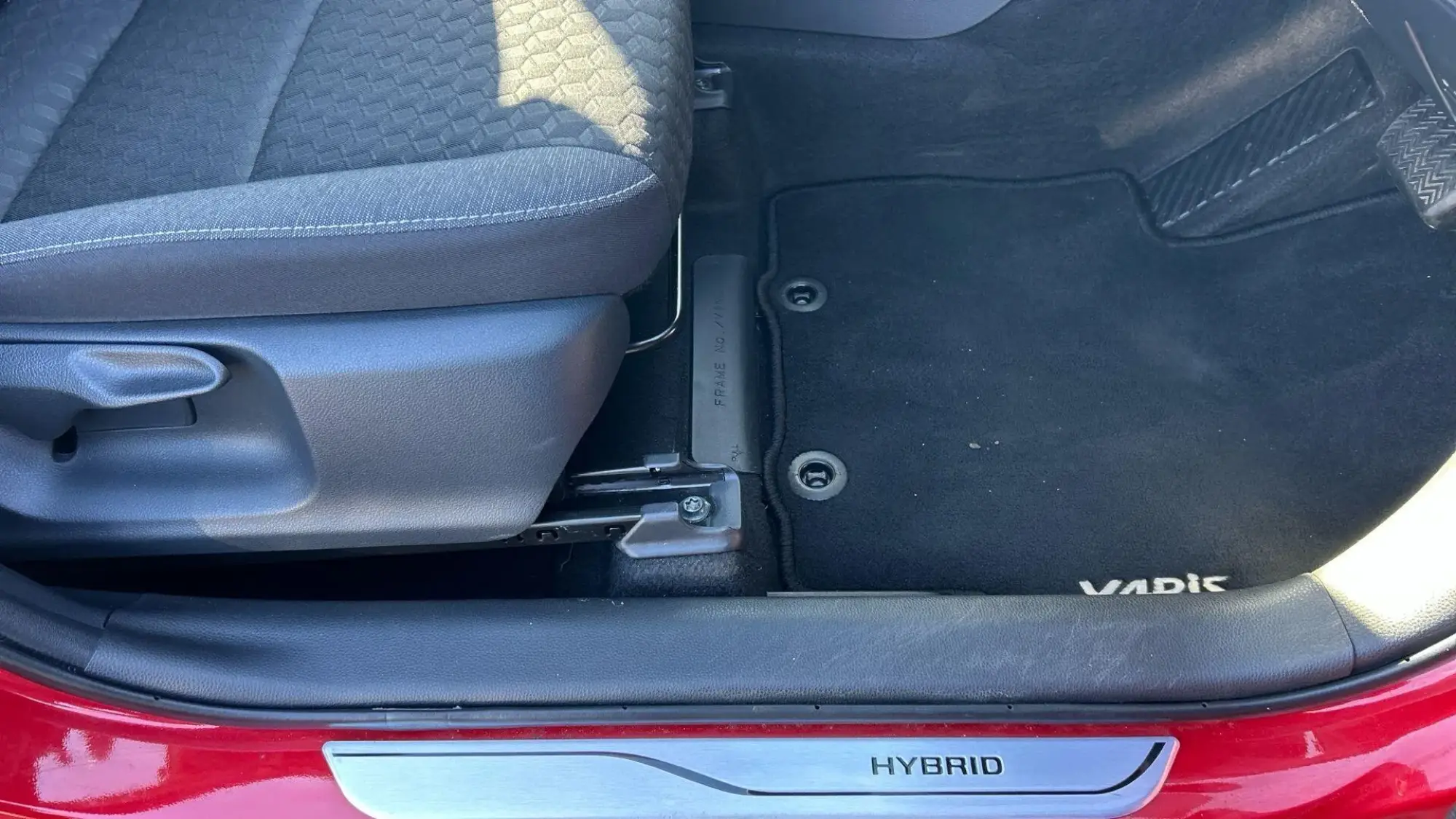 Toyota Yaris Hybrid Image 32