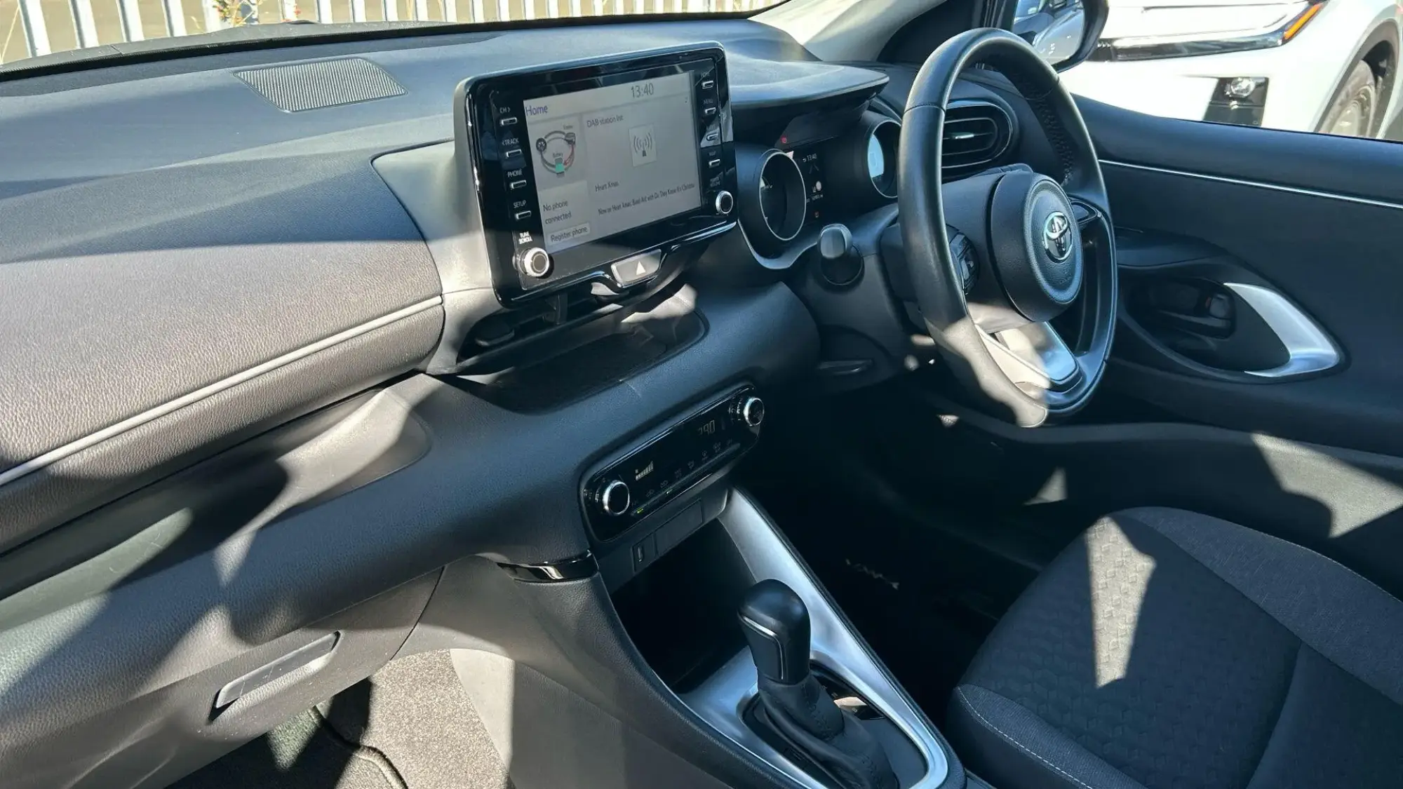 Toyota Yaris Hybrid Image 33