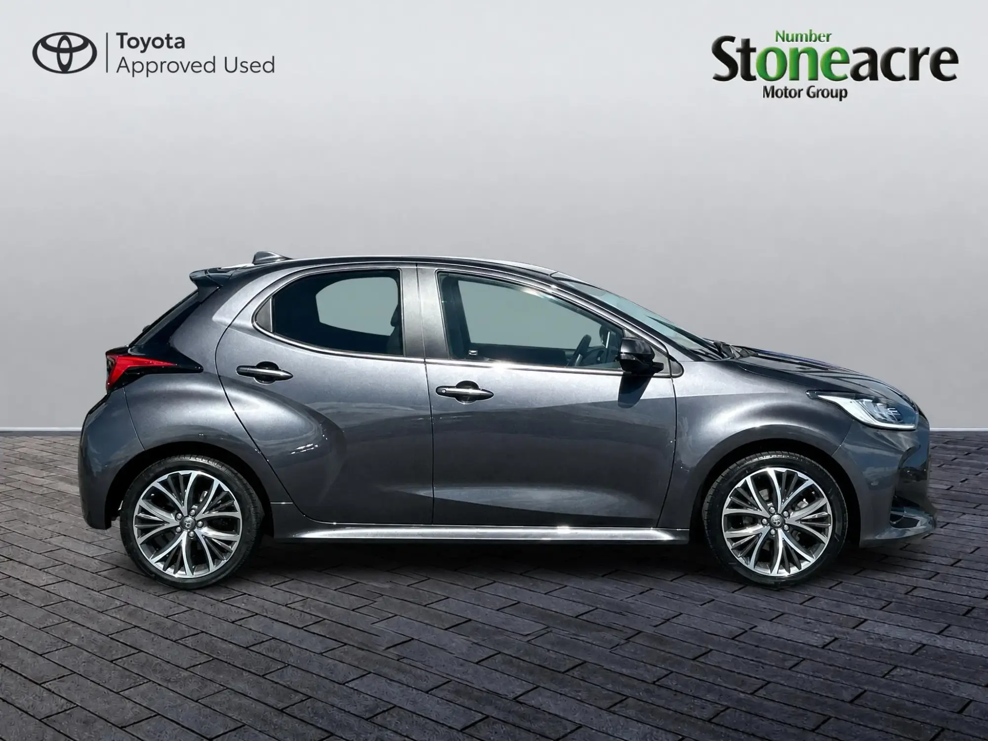Toyota Yaris Hybrid Image 2