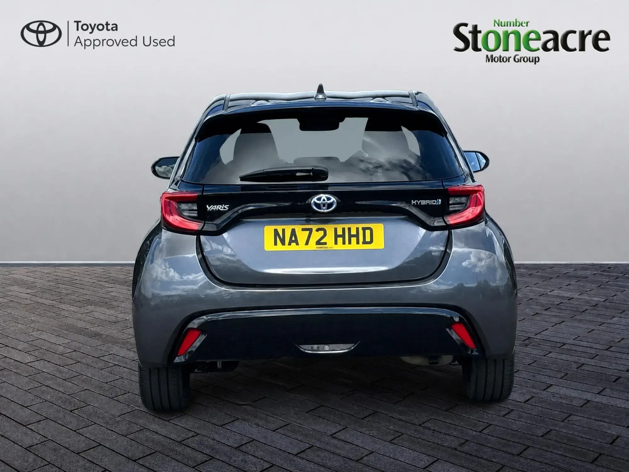 Toyota Yaris Hybrid Image 4