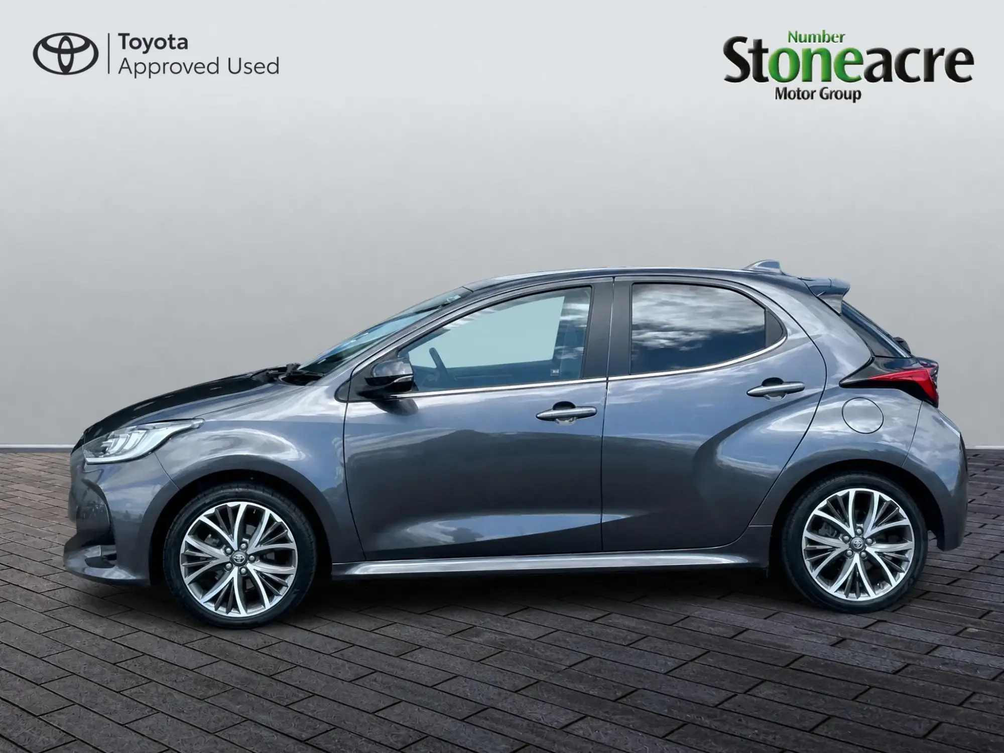 Toyota Yaris Hybrid Image 6