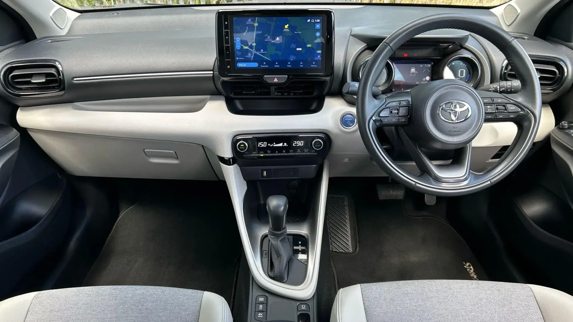 Toyota Yaris Hybrid Image 9