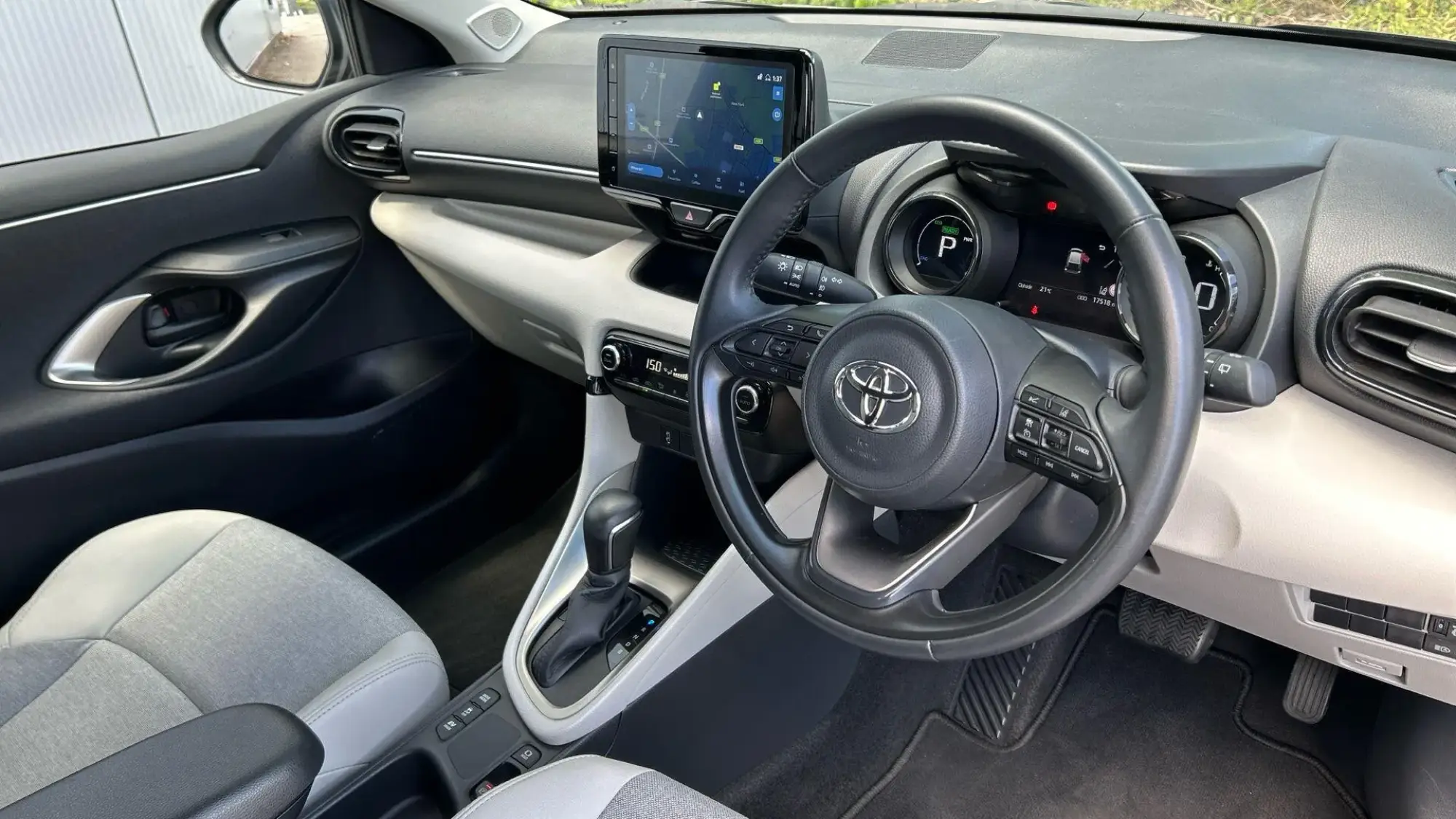 Toyota Yaris Hybrid Image 10