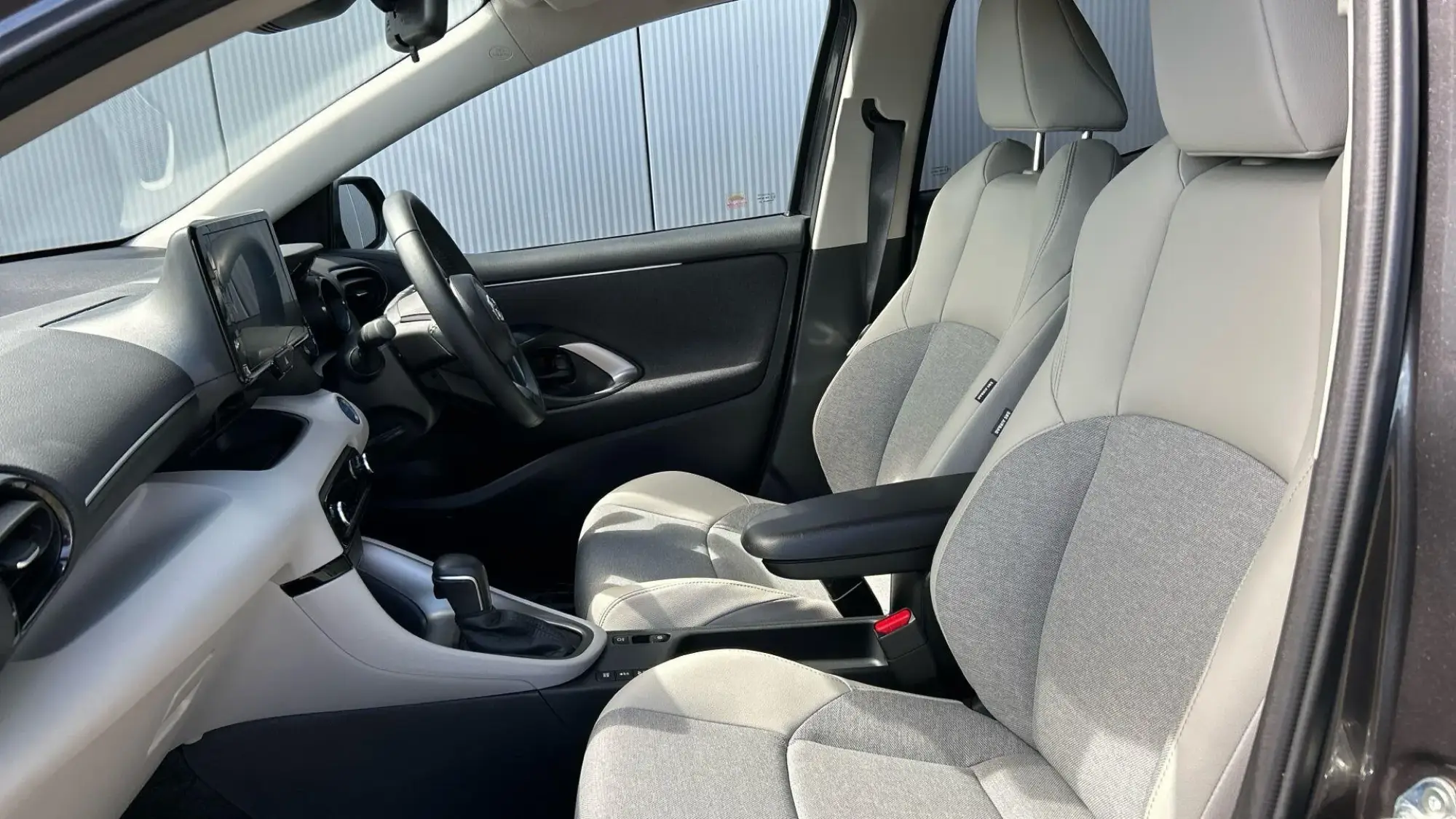 Toyota Yaris Hybrid Image 13