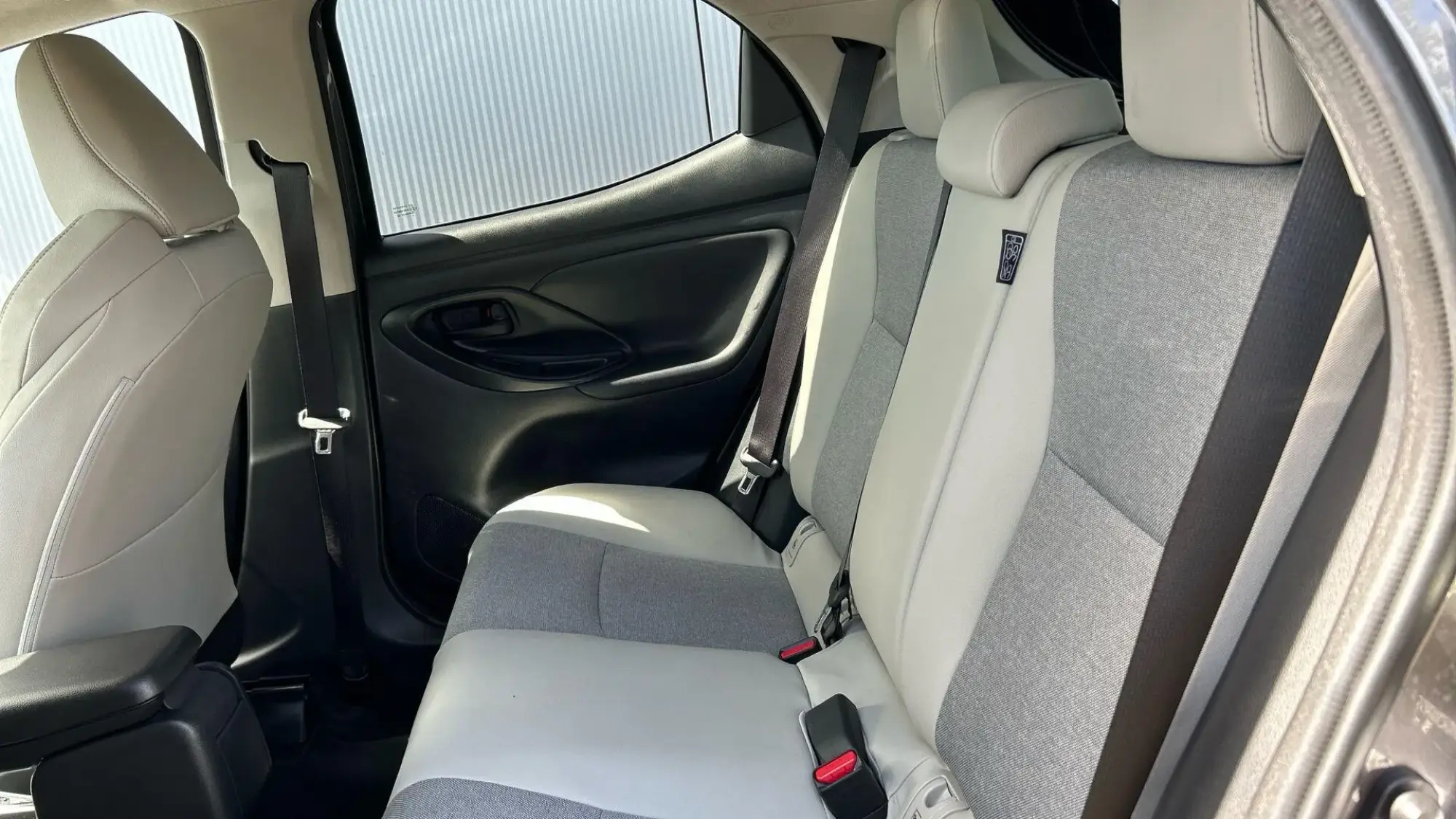 Toyota Yaris Hybrid Image 16