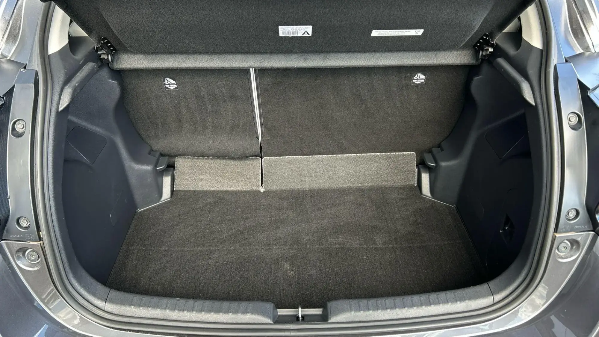 Toyota Yaris Hybrid Image 17
