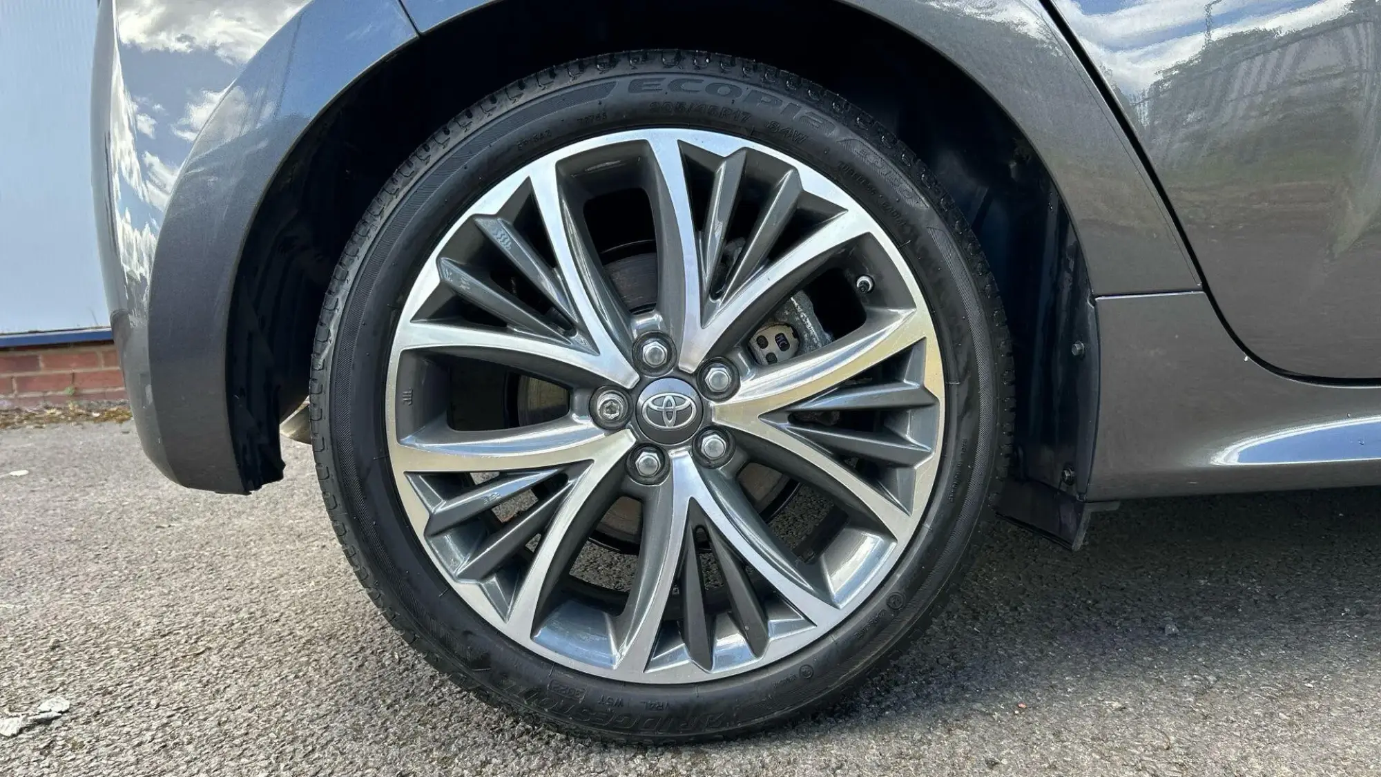 Toyota Yaris Hybrid Image 18