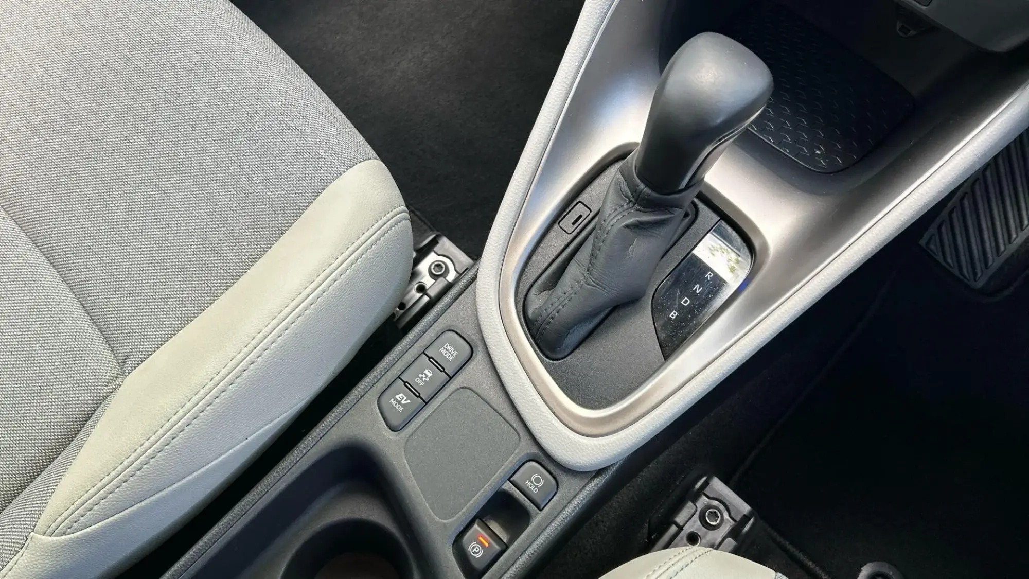 Toyota Yaris Hybrid Image 31