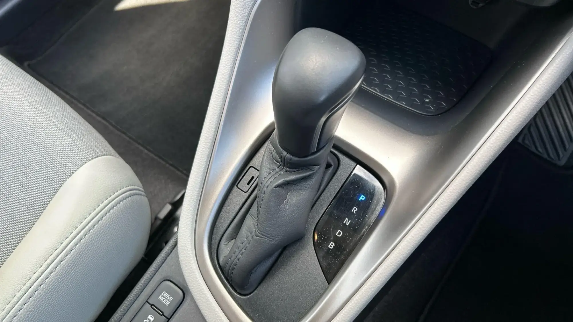 Toyota Yaris Hybrid Image 32
