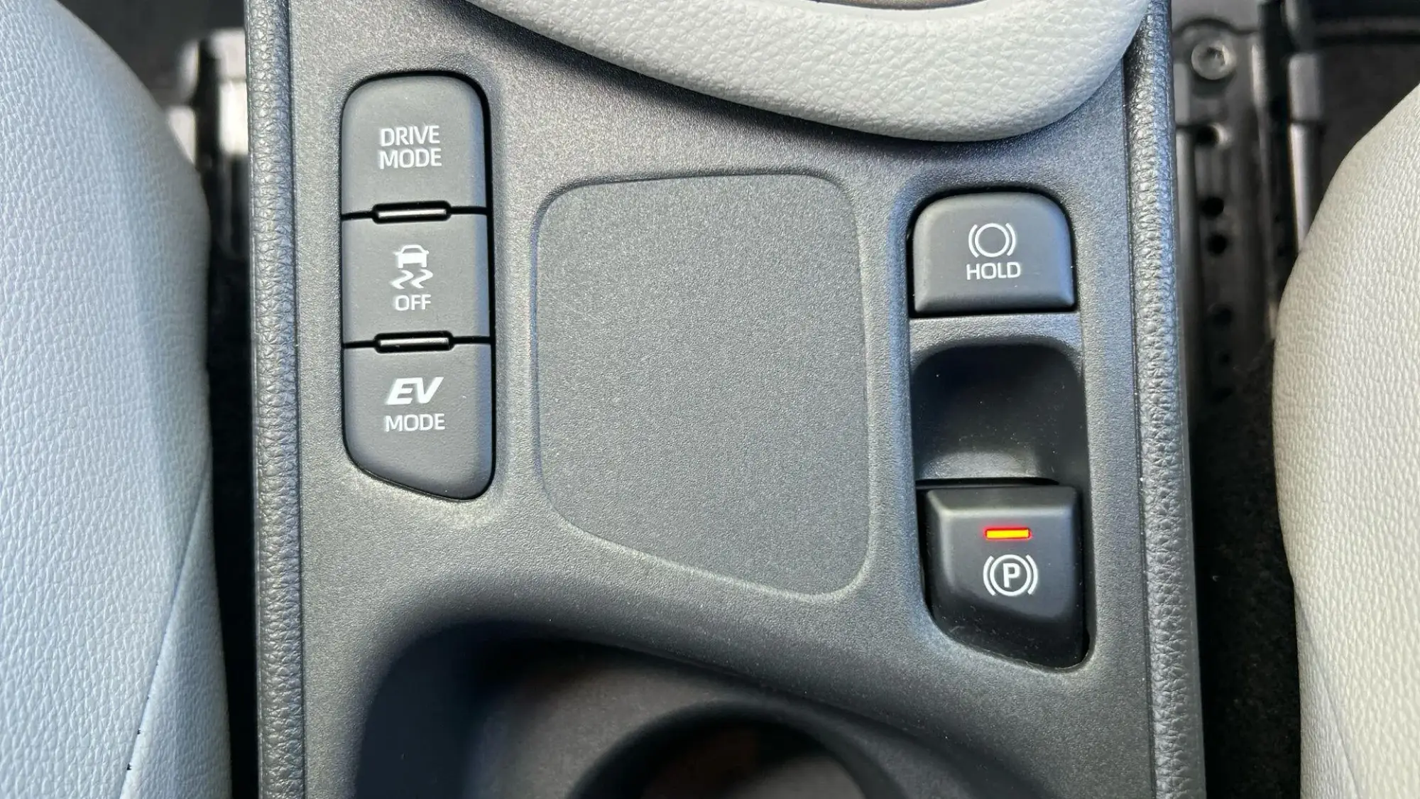 Toyota Yaris Hybrid Image 33