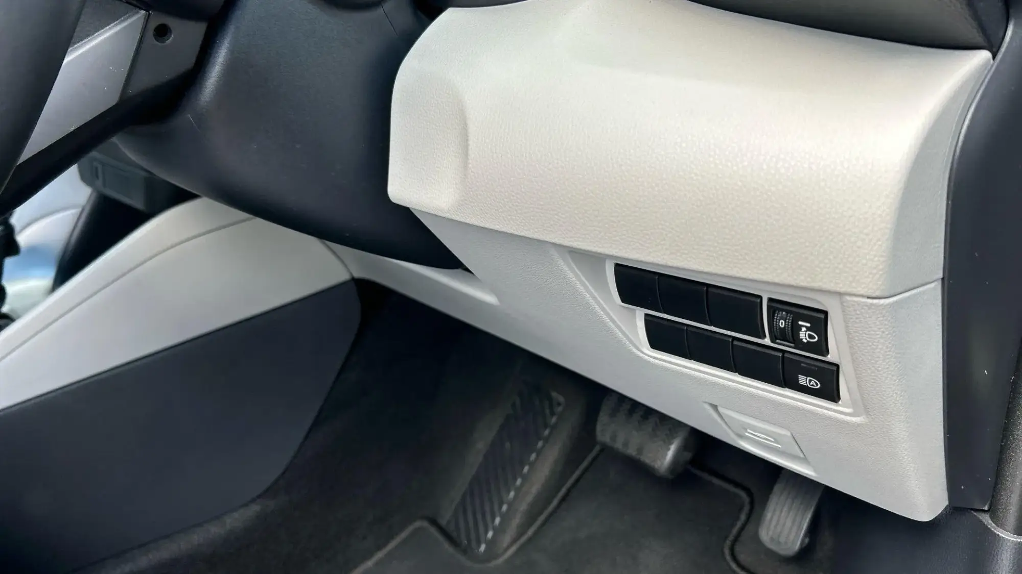 Toyota Yaris Hybrid Image 35