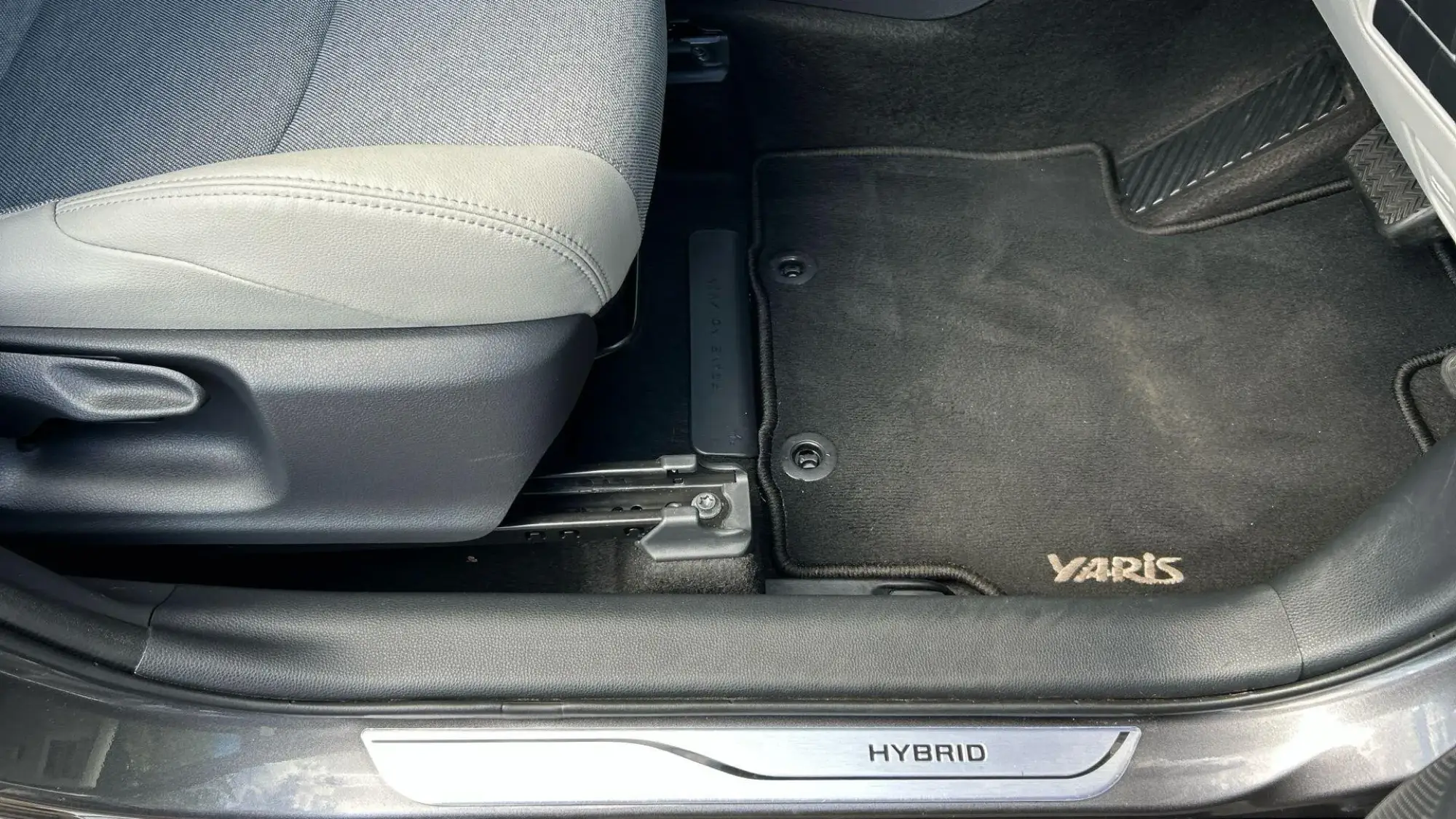 Toyota Yaris Hybrid Image 40