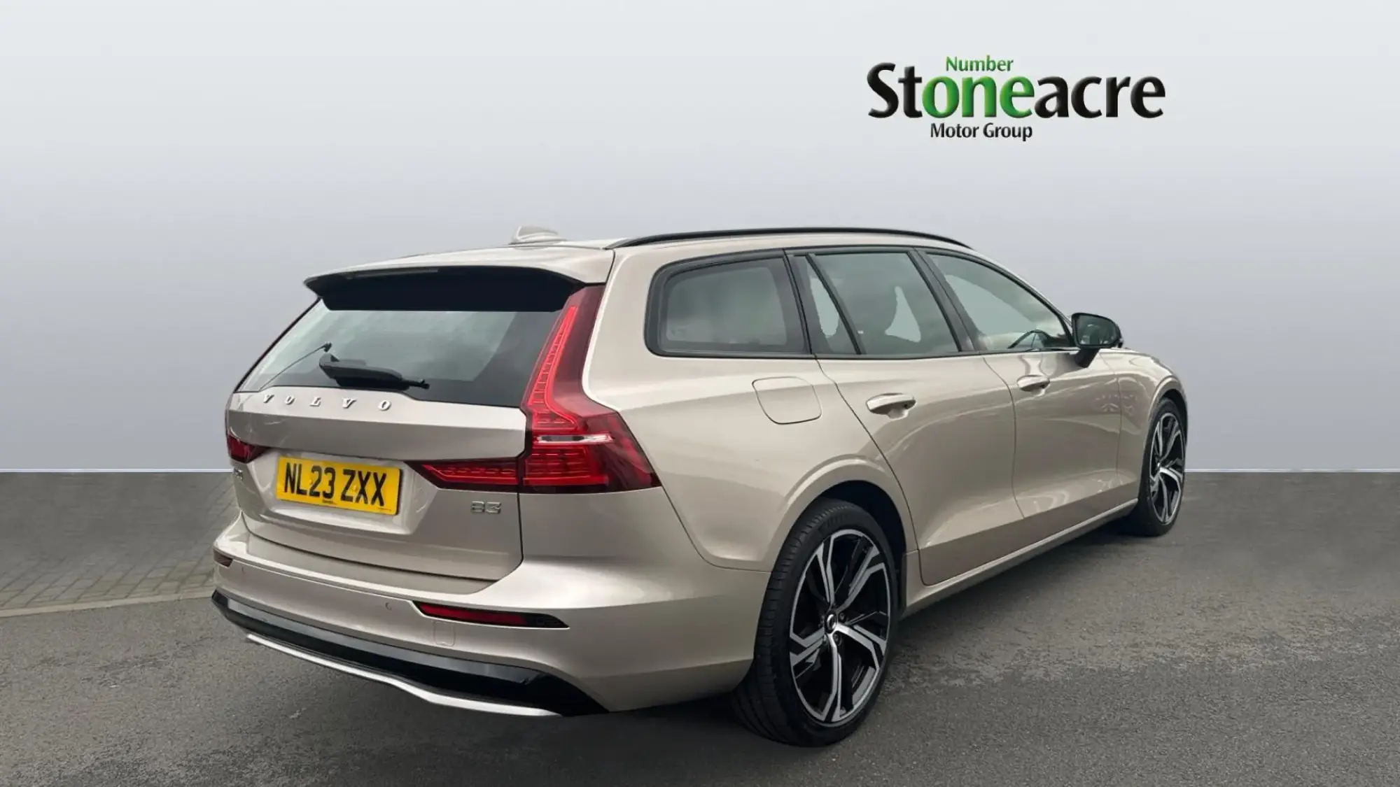Volvo V60 2.0 B3 MHEV Plus DCT Auto Euro 6 (s/s) 5dr NL23ZXX Image 2 Volvo V60 2.0 B3 MHEV Plus DCT Auto Euro 6 (s/s) 5dr NL23ZXX Image 2