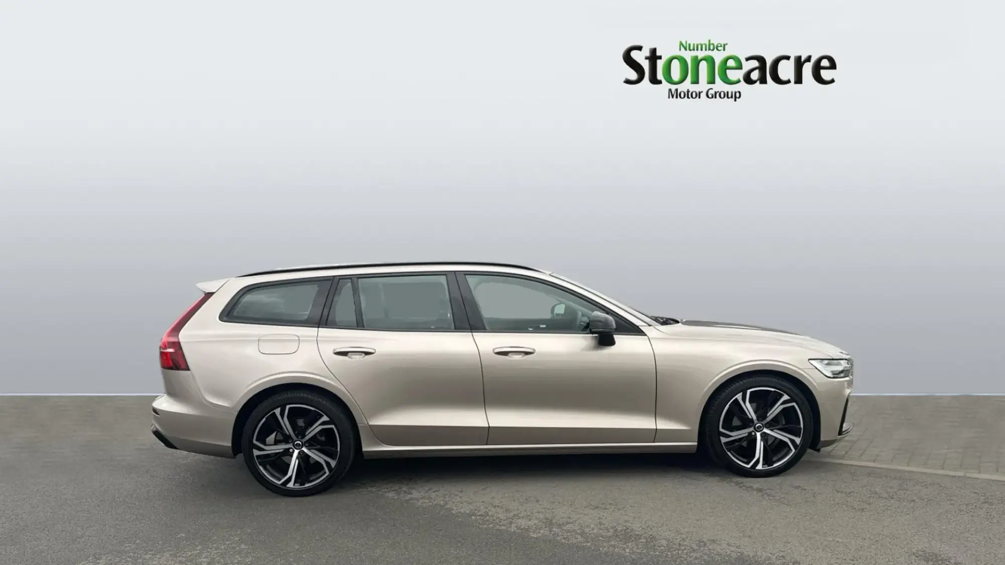 Volvo V60 2.0 B3 MHEV Plus DCT Auto Euro 6 (s/s) 5dr NL23ZXX Image 3 Volvo V60 2.0 B3 MHEV Plus DCT Auto Euro 6 (s/s) 5dr NL23ZXX Image 3