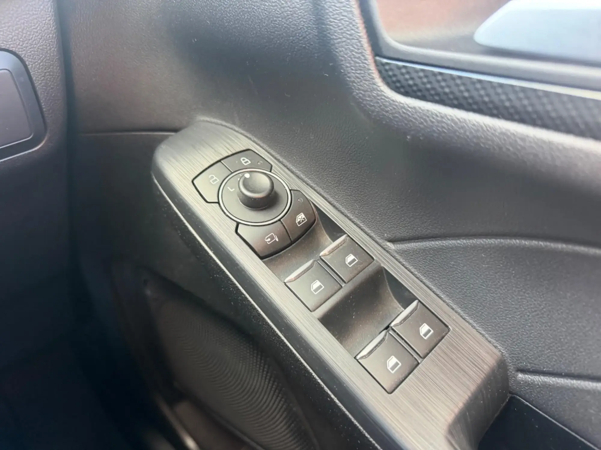 Ford Kuga Plug-In Hybrid Image 12 Ford Kuga Plug-In Hybrid Image 12