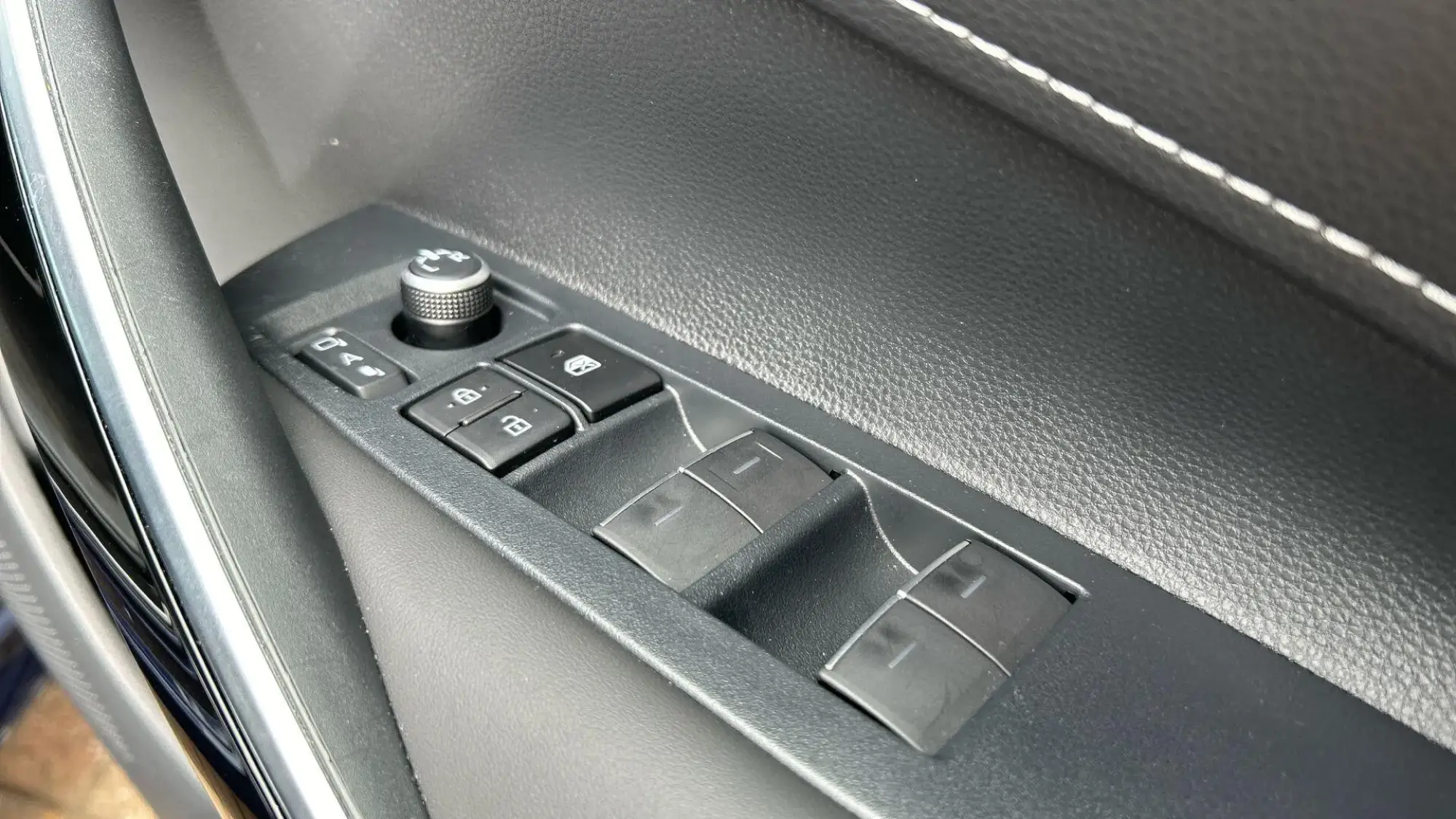 Toyota Corolla Hybrid Image 40 Toyota Corolla Hybrid Image 40
