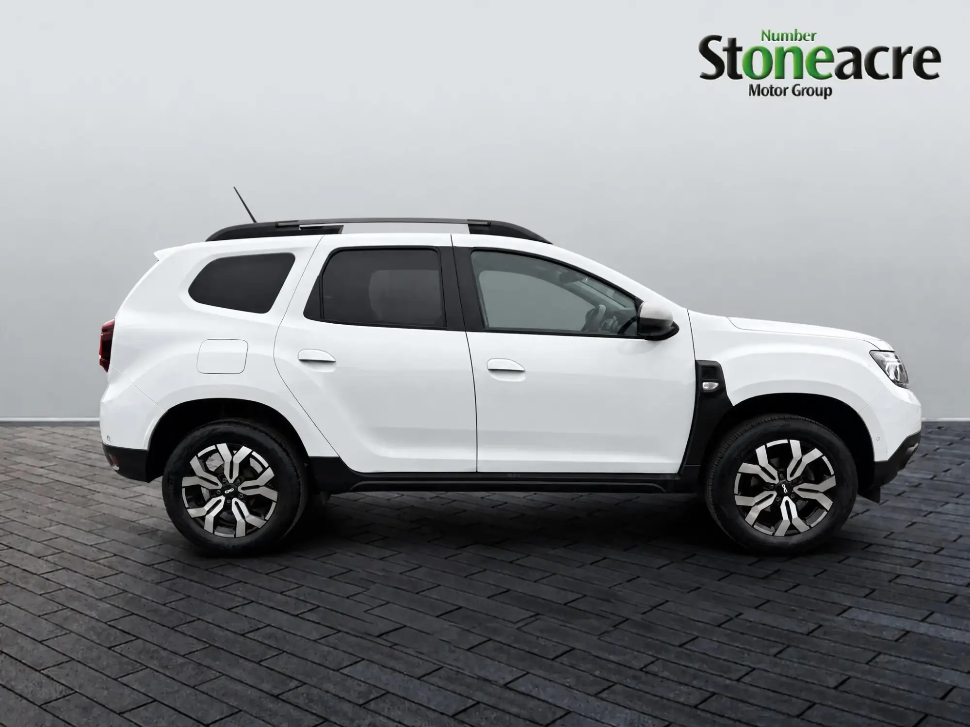 Dacia Duster 1.0 TCe Journey Euro 6 (s/s) 5dr YP74WHX Image 2 Dacia Duster 1.0 TCe Journey Euro 6 (s/s) 5dr YP74WHX Image 2