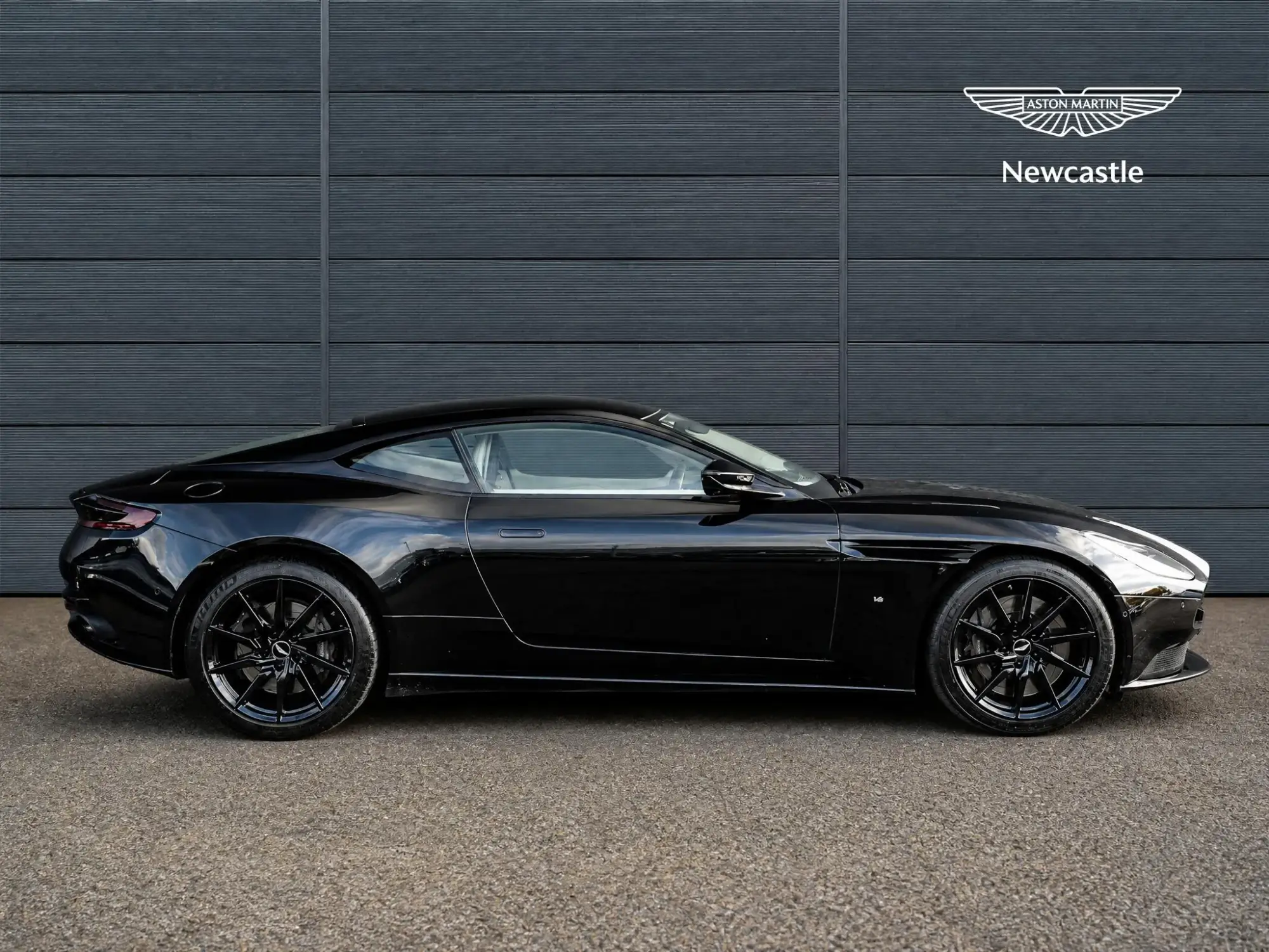 Aston Martin DB11 Image 8