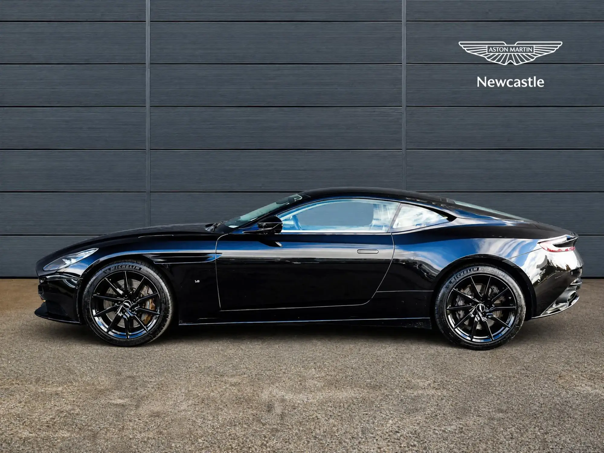 Aston Martin DB11 Image 7