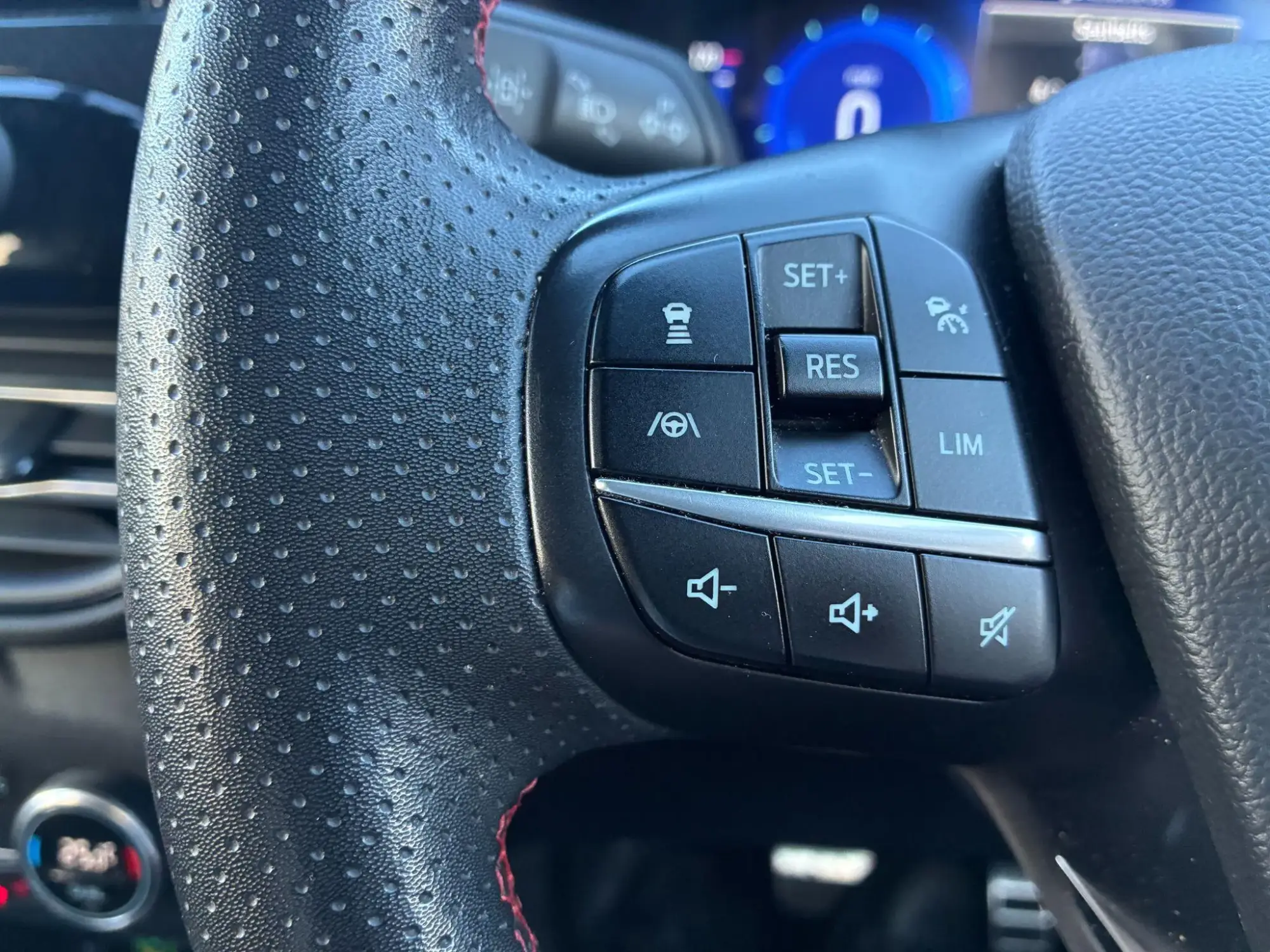 Ford Kuga Plug-In Hybrid Image 12