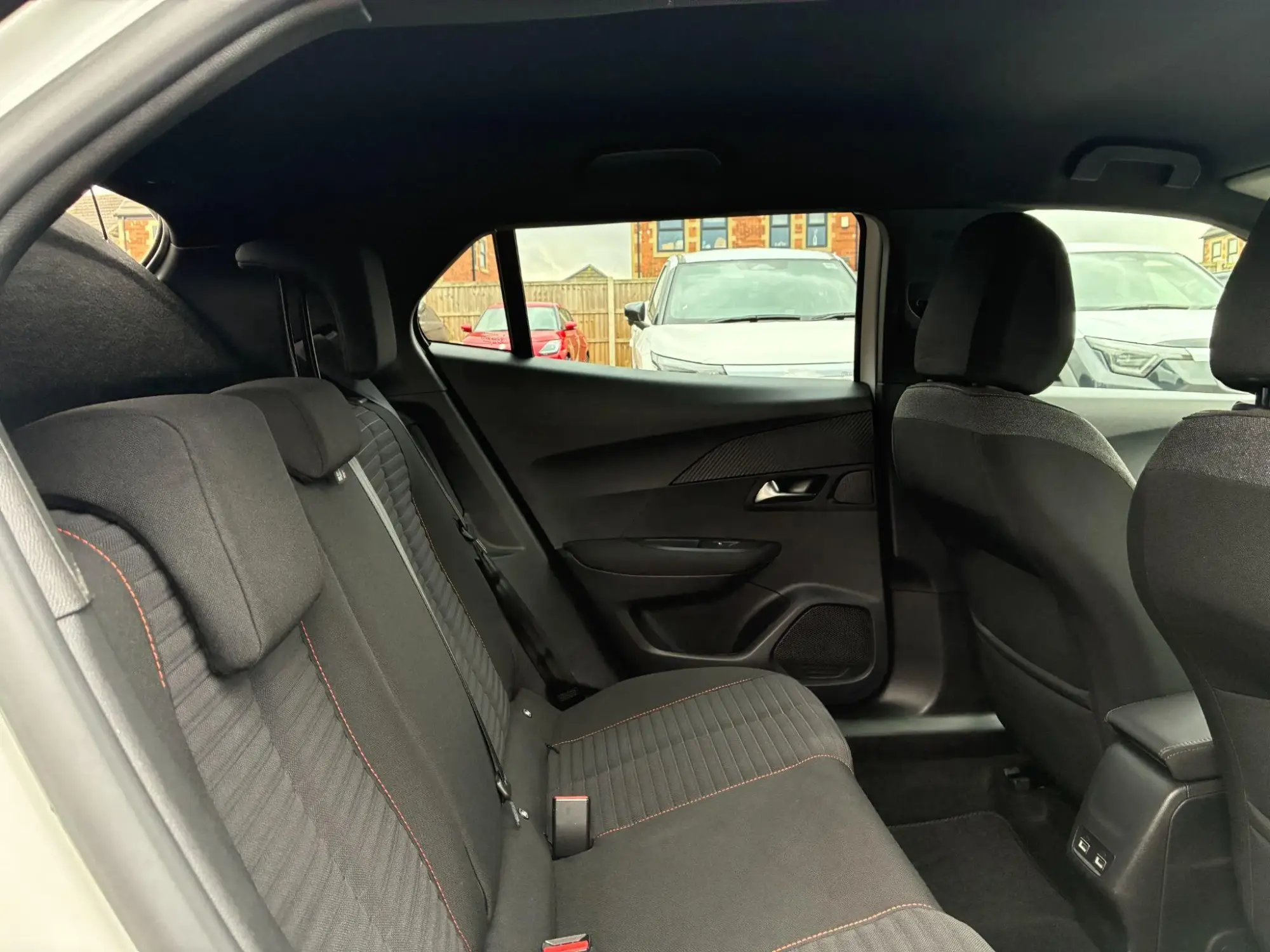 Peugeot E-2008 Image 12