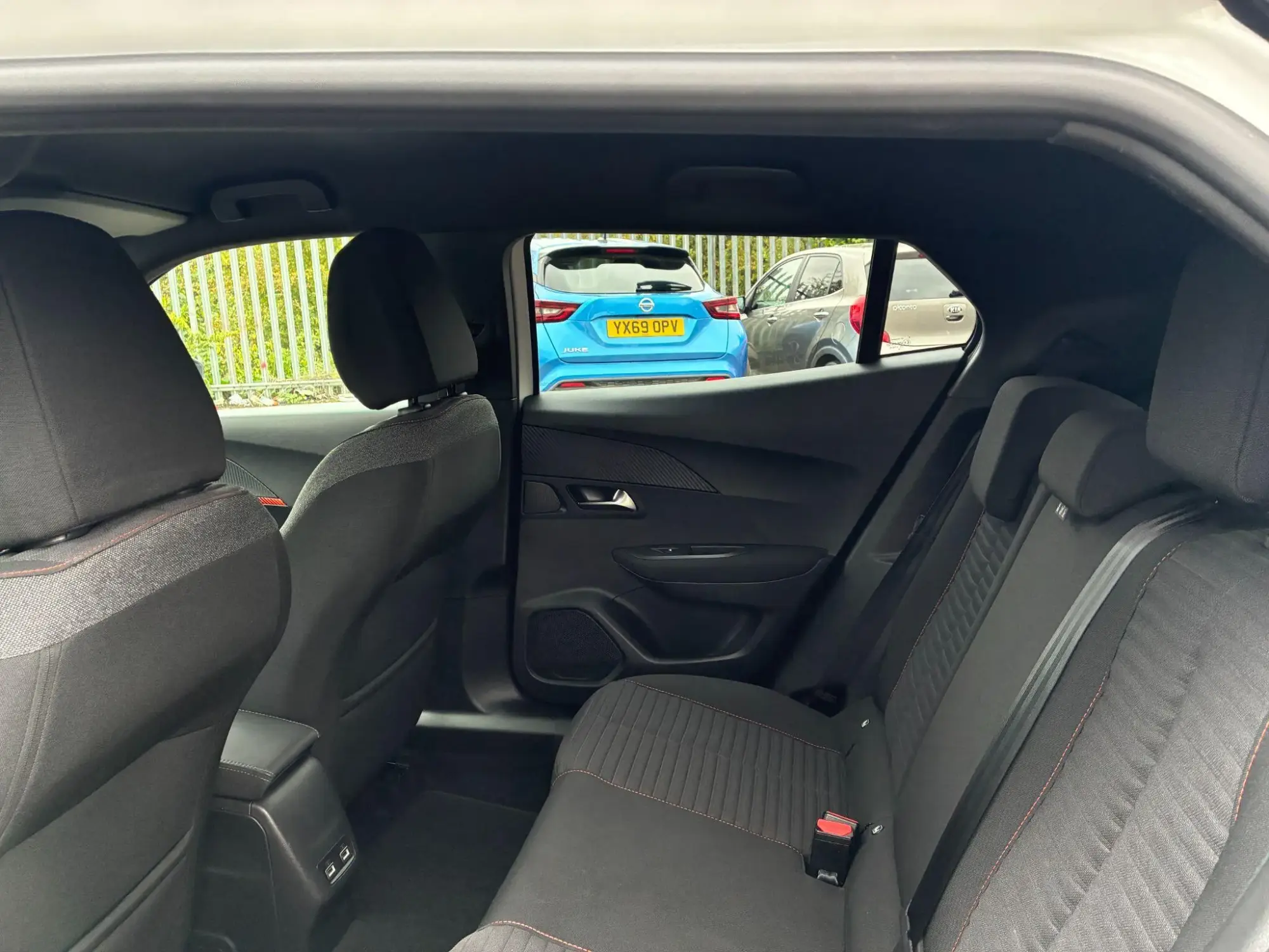 Peugeot E-2008 Image 13
