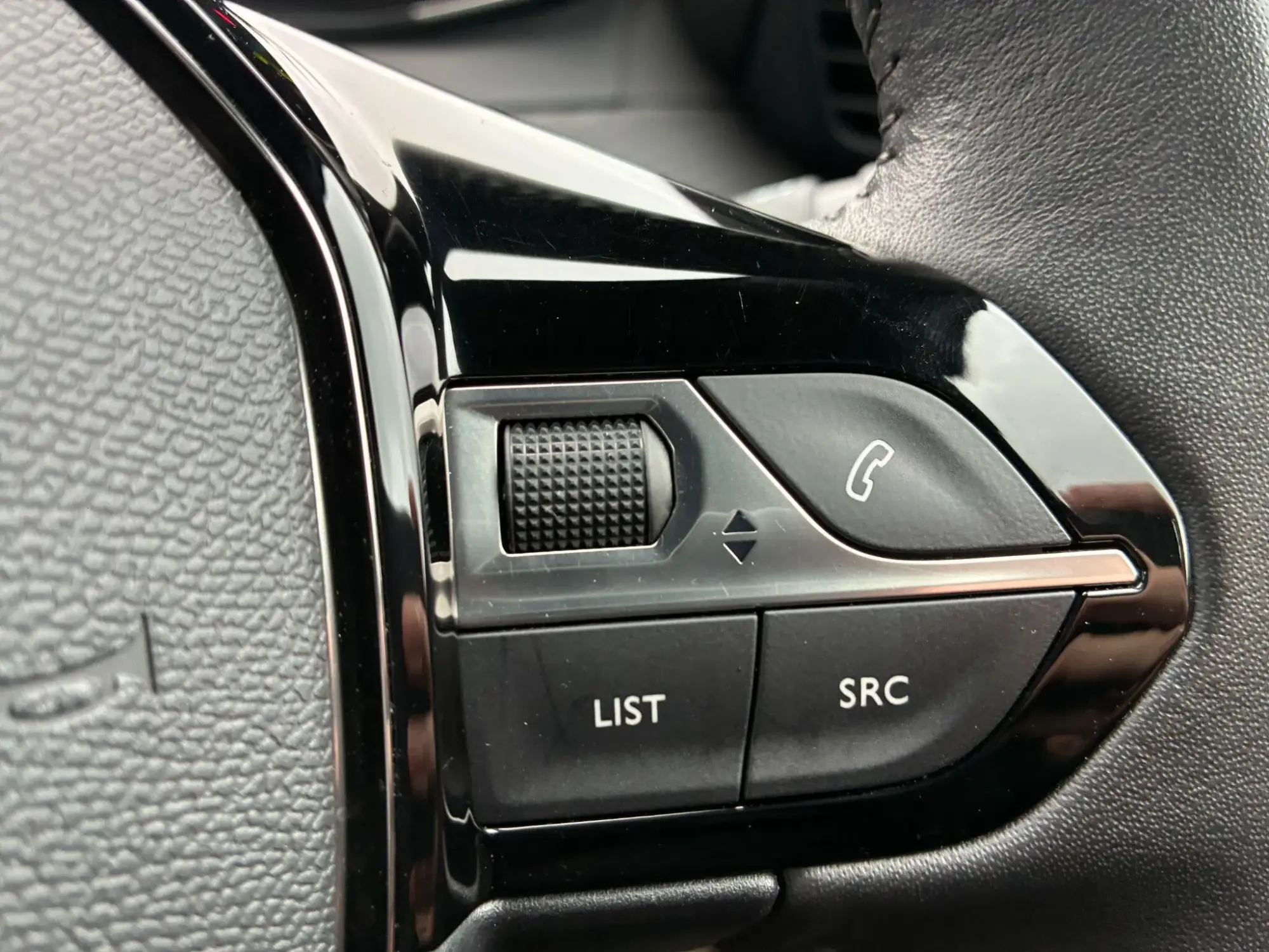 Peugeot E-2008 Image 15