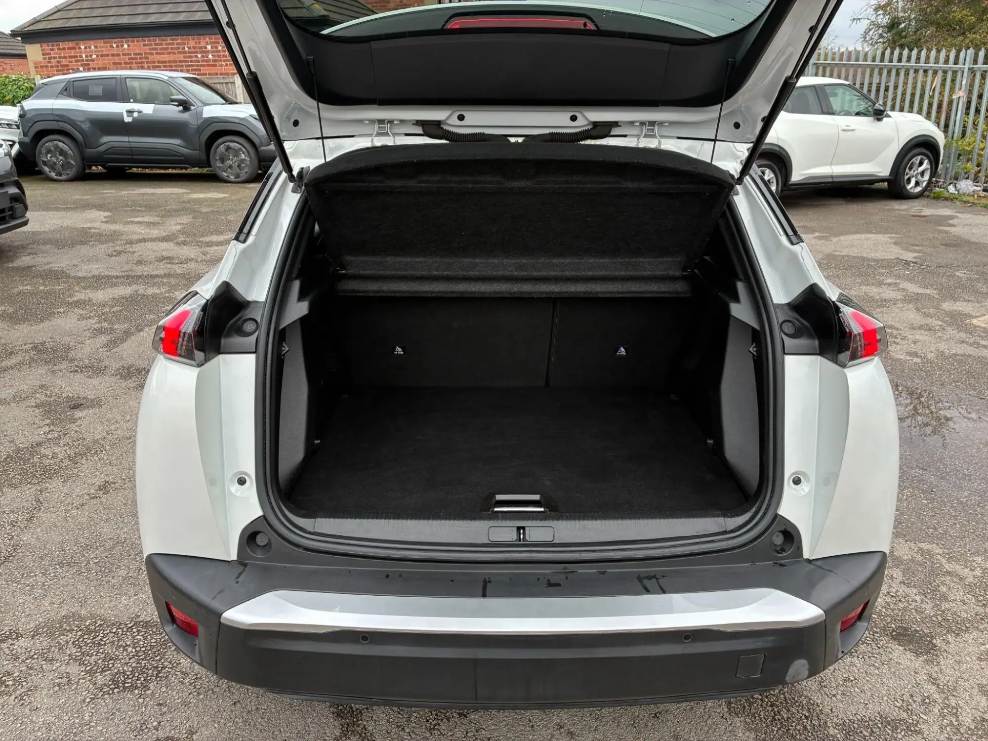 Peugeot E-2008 Image 41