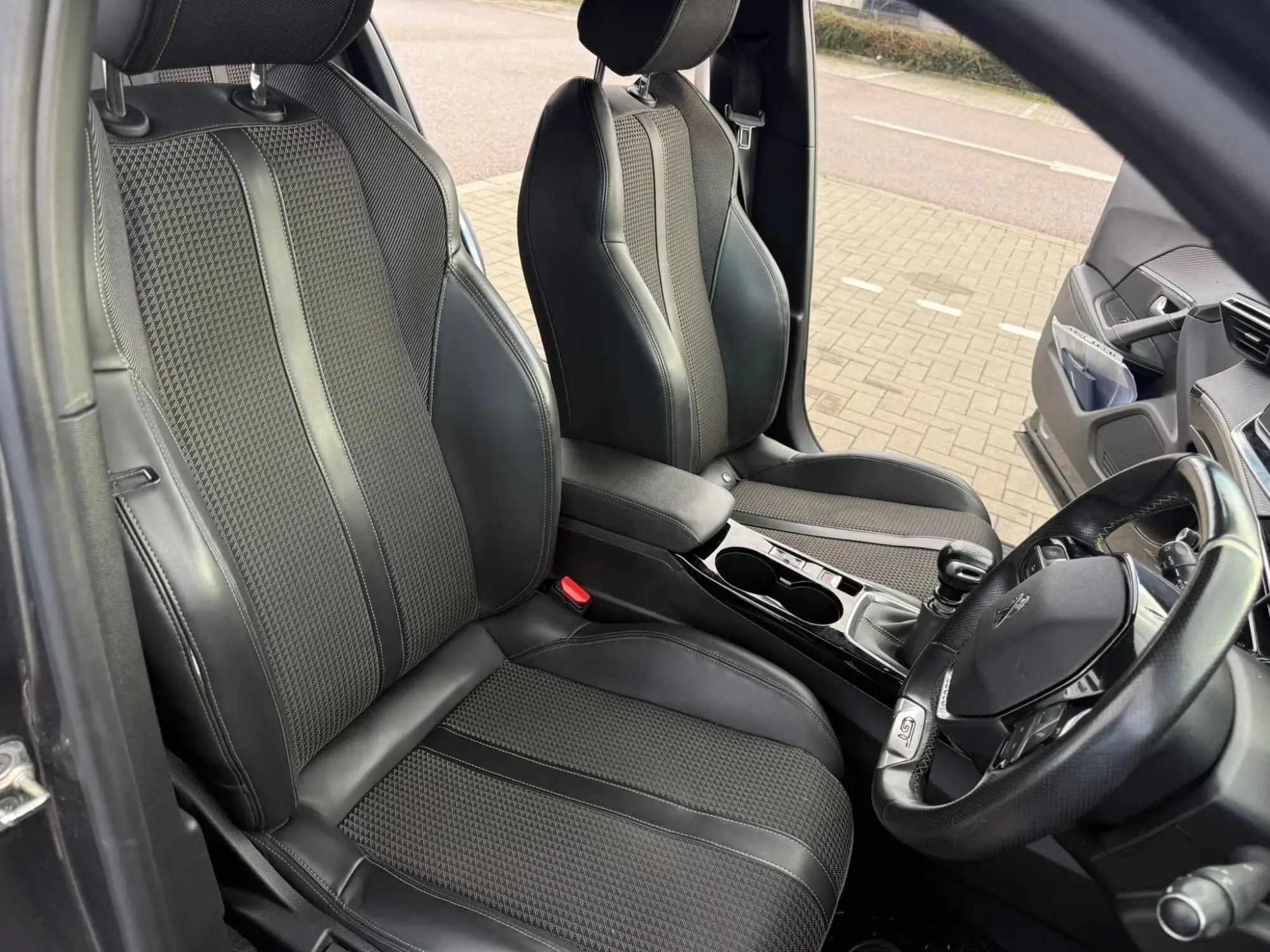 Peugeot 2008 Image 11