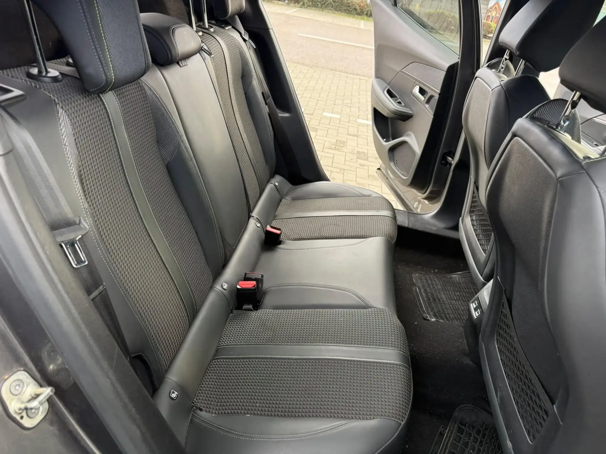 Peugeot 2008 Image 12