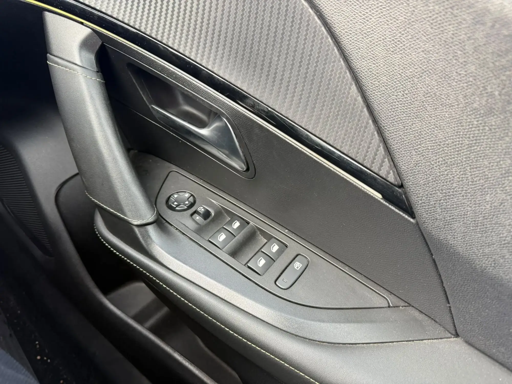 Peugeot 2008 Image 16