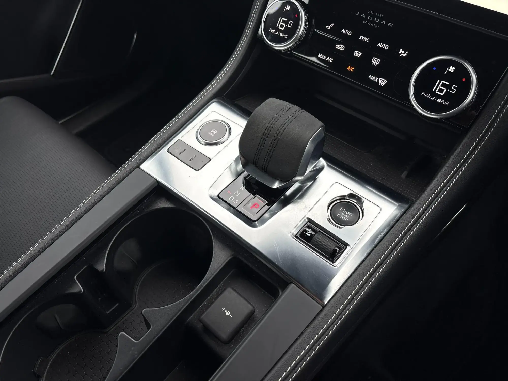 Jaguar F-Pace Image 9 Jaguar F-Pace Image 9