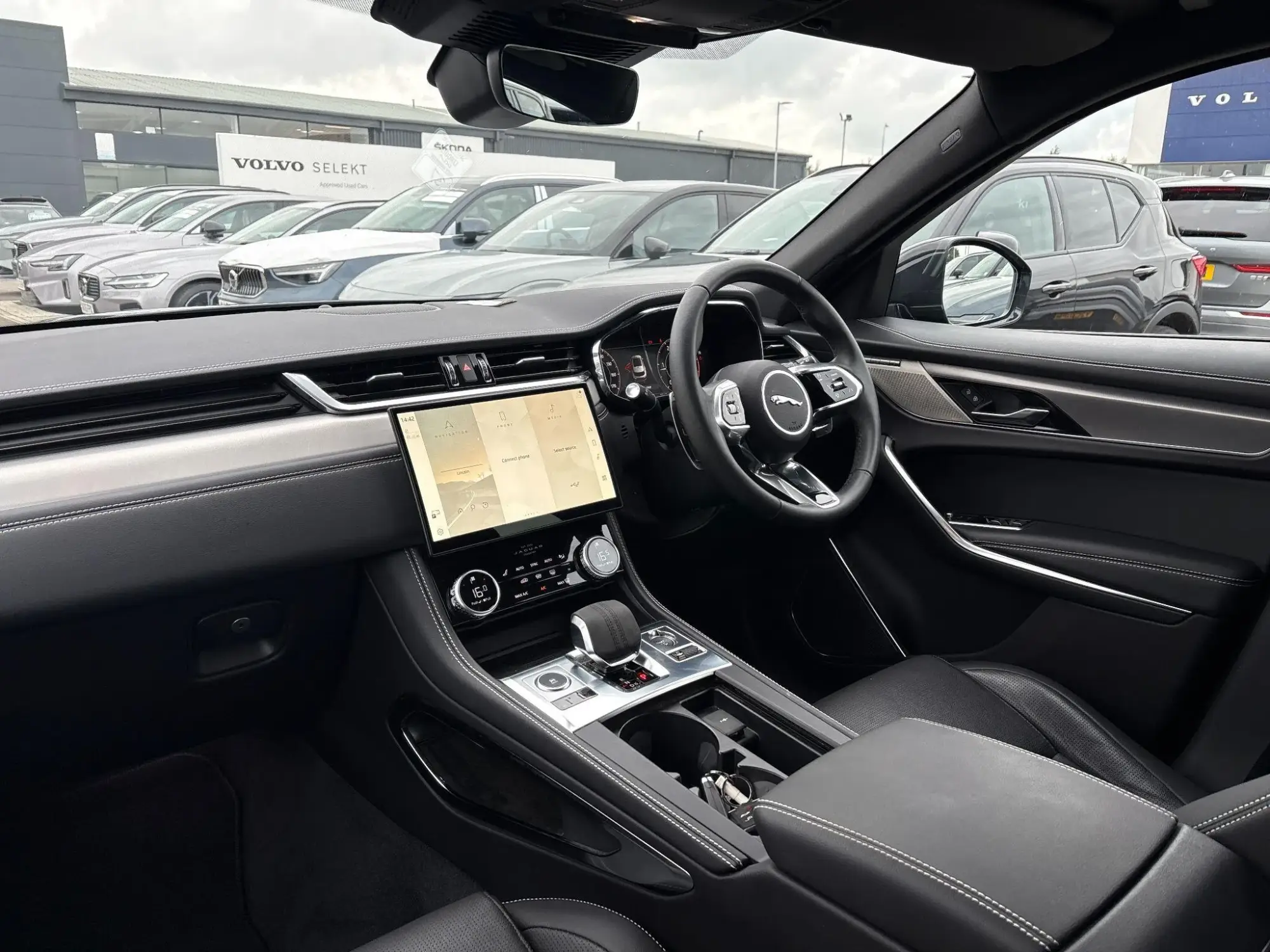 Jaguar F-Pace Image 10 Jaguar F-Pace Image 10