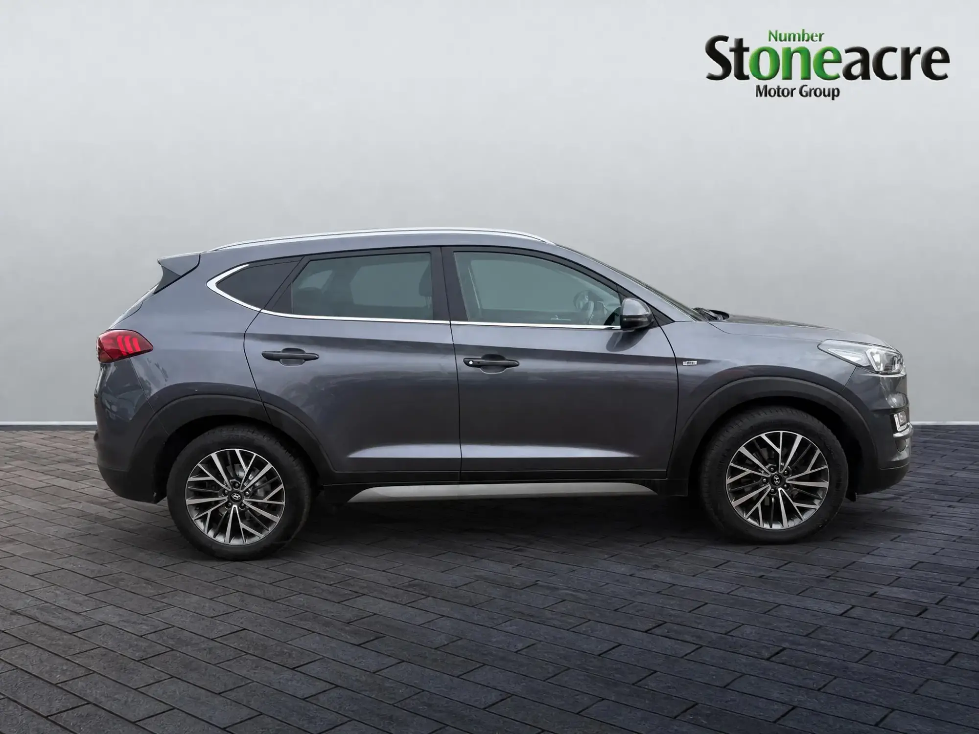 Hyundai TUCSON 2.0 CRDi Premium Auto 4WD Euro 6 (s/s) 5dr NU68XWL Image 2 Hyundai TUCSON 2.0 CRDi Premium Auto 4WD Euro 6 (s/s) 5dr NU68XWL Image 2
