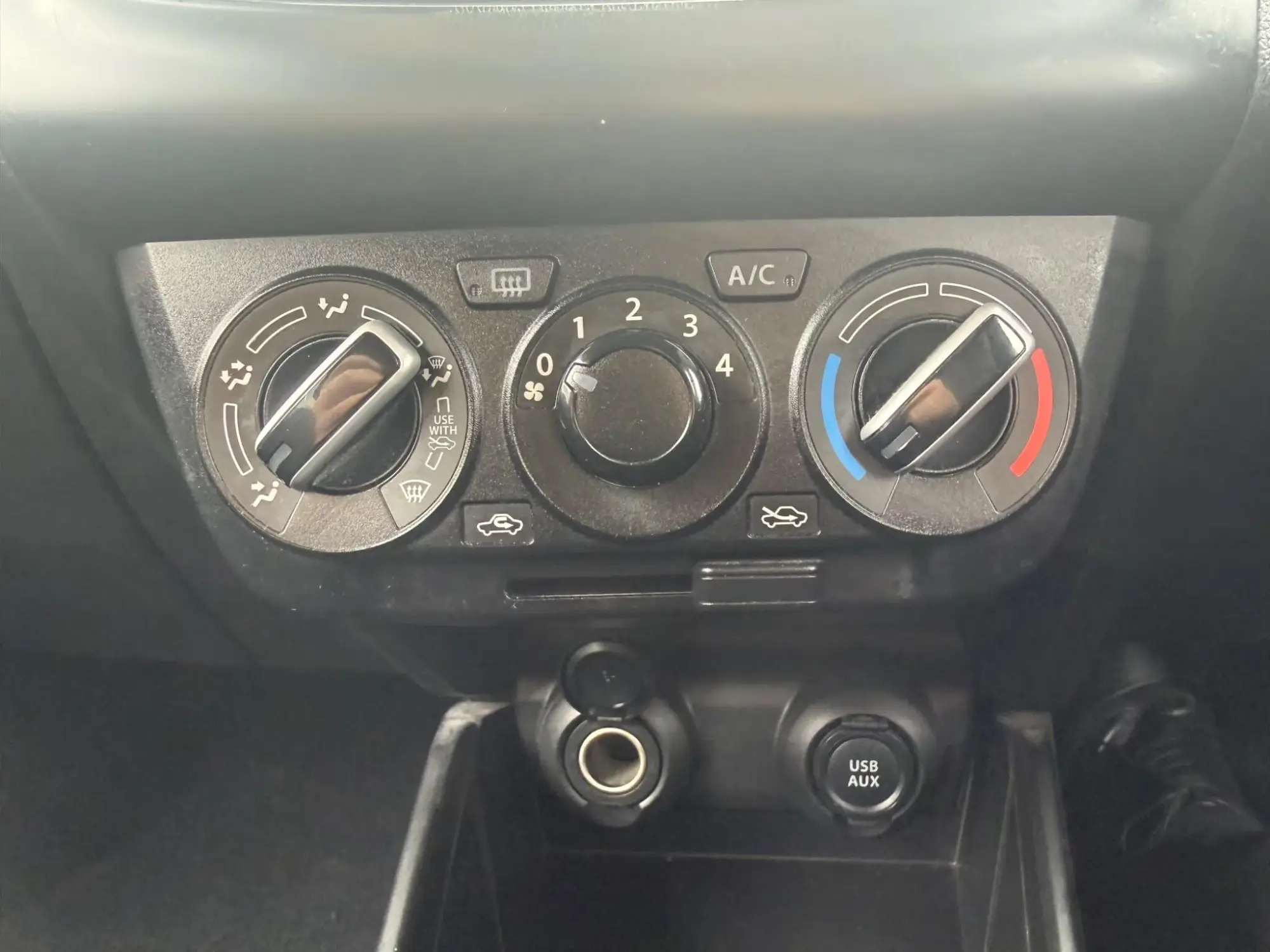 Suzuki Swift Image 23