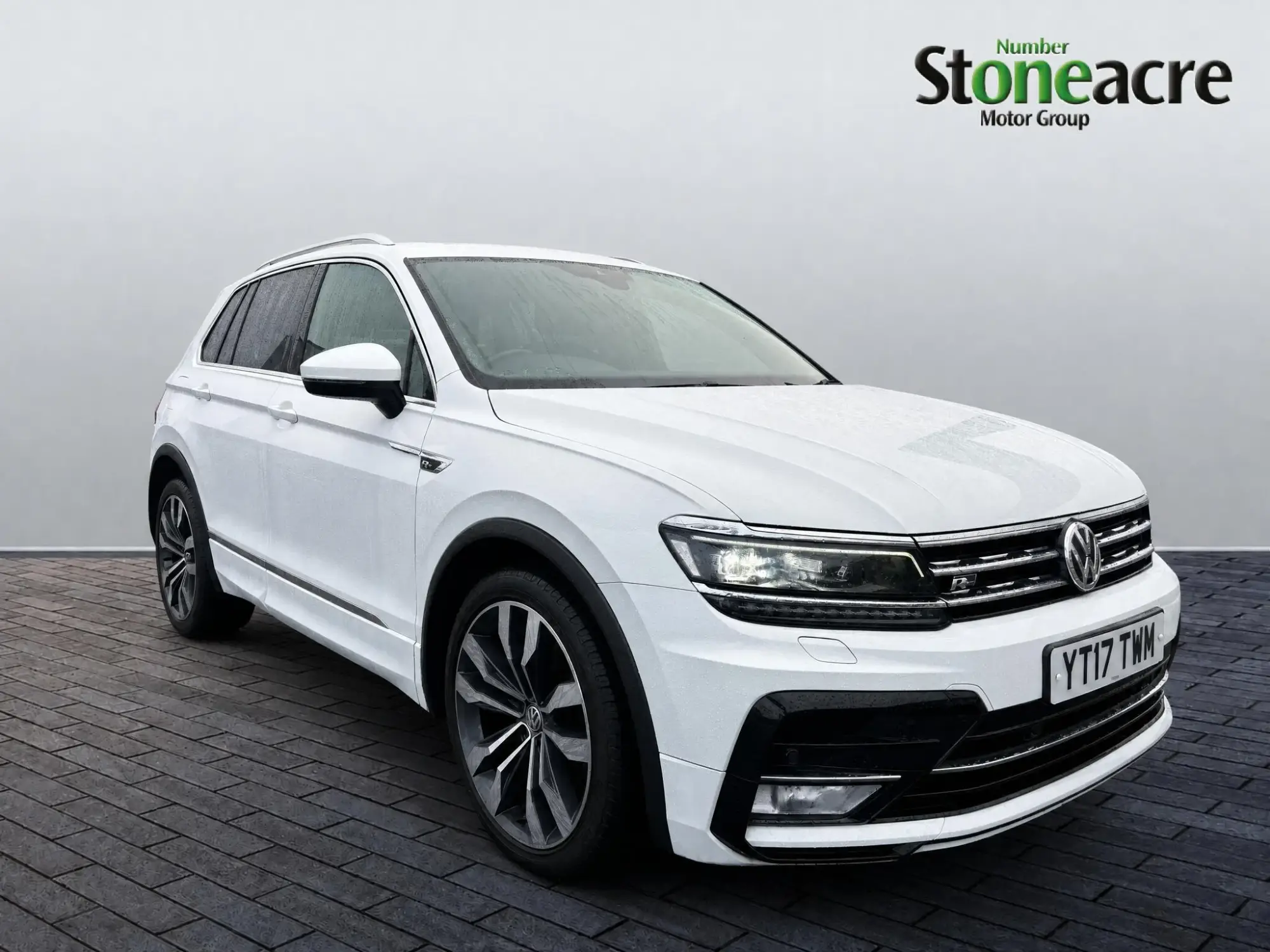 Volkswagen Tiguan 2.0 TDI BlueMotion Tech R-Line DSG 4Motion Euro 6 (s/s) 5dr YT17TWM Image 1