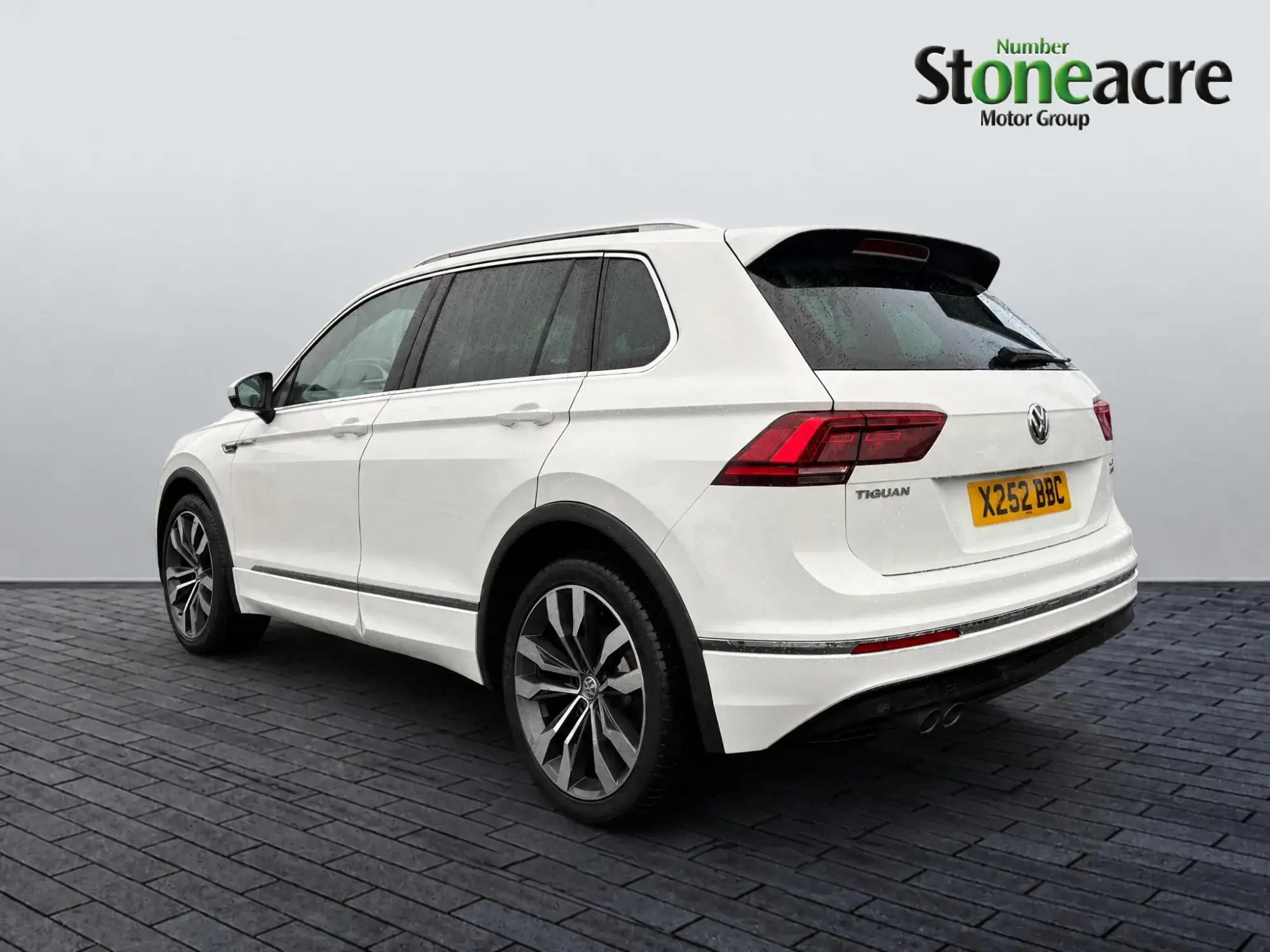 Volkswagen Tiguan 2.0 TDI BlueMotion Tech R-Line DSG 4Motion Euro 6 (s/s) 5dr YT17TWM Image 3
